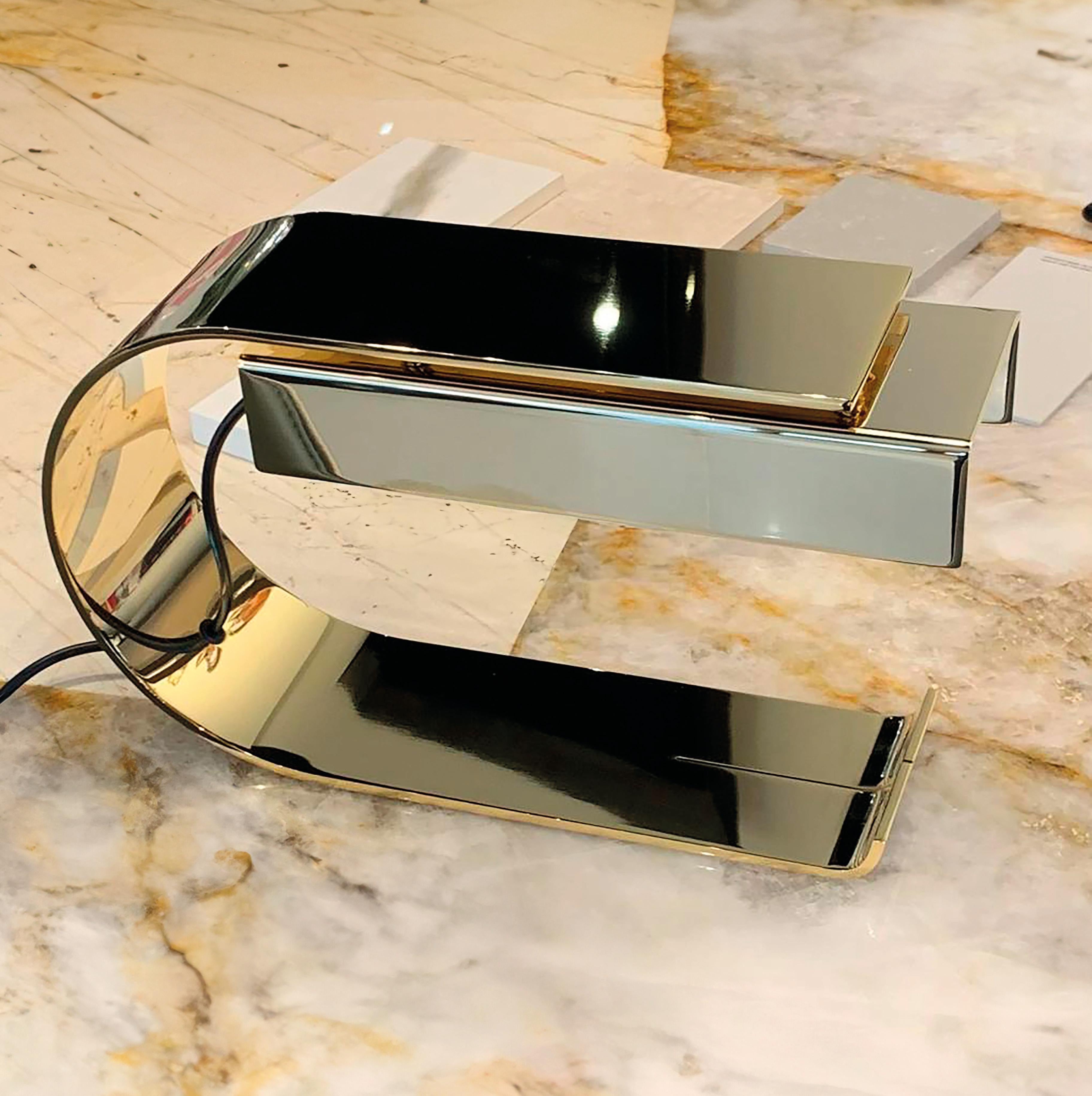 Table lamp CG01 Ltd Gold Shiny 24K designed in 1968 In Excellent Condition For Sale In Hoegaarden, BE