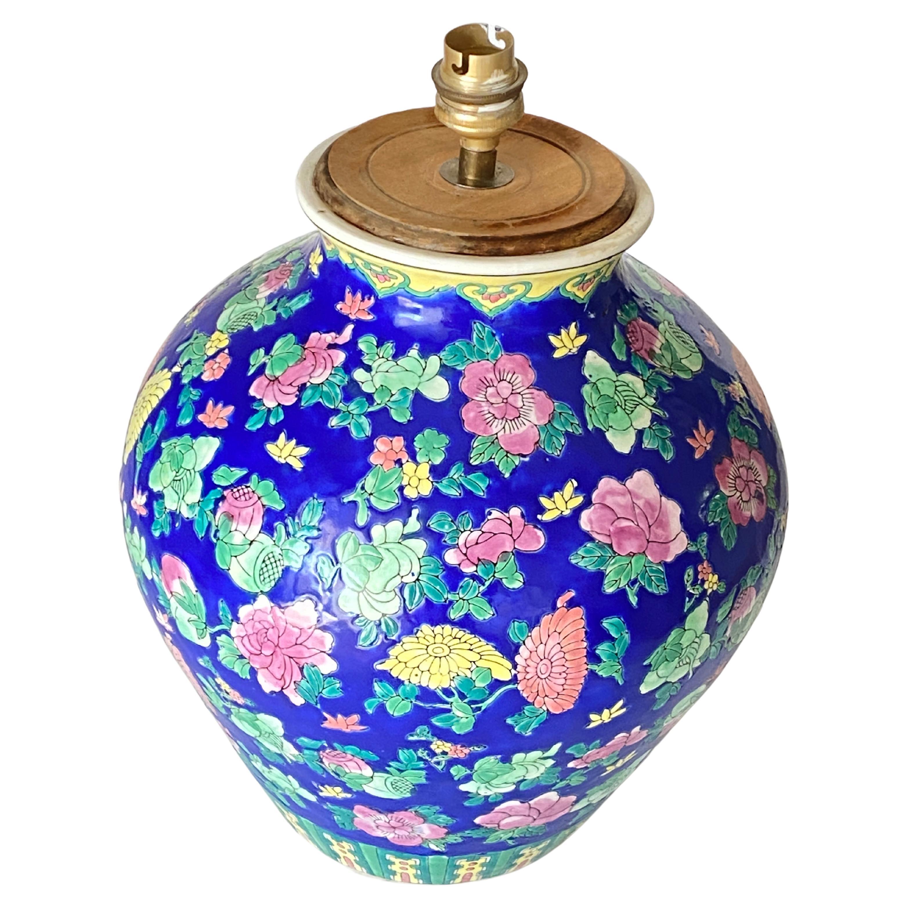 Exportation chinoise Lampe de bureau, chinoise, porcelaine, peinte à la main, en forme de vase, Chine, vers 1940 en vente