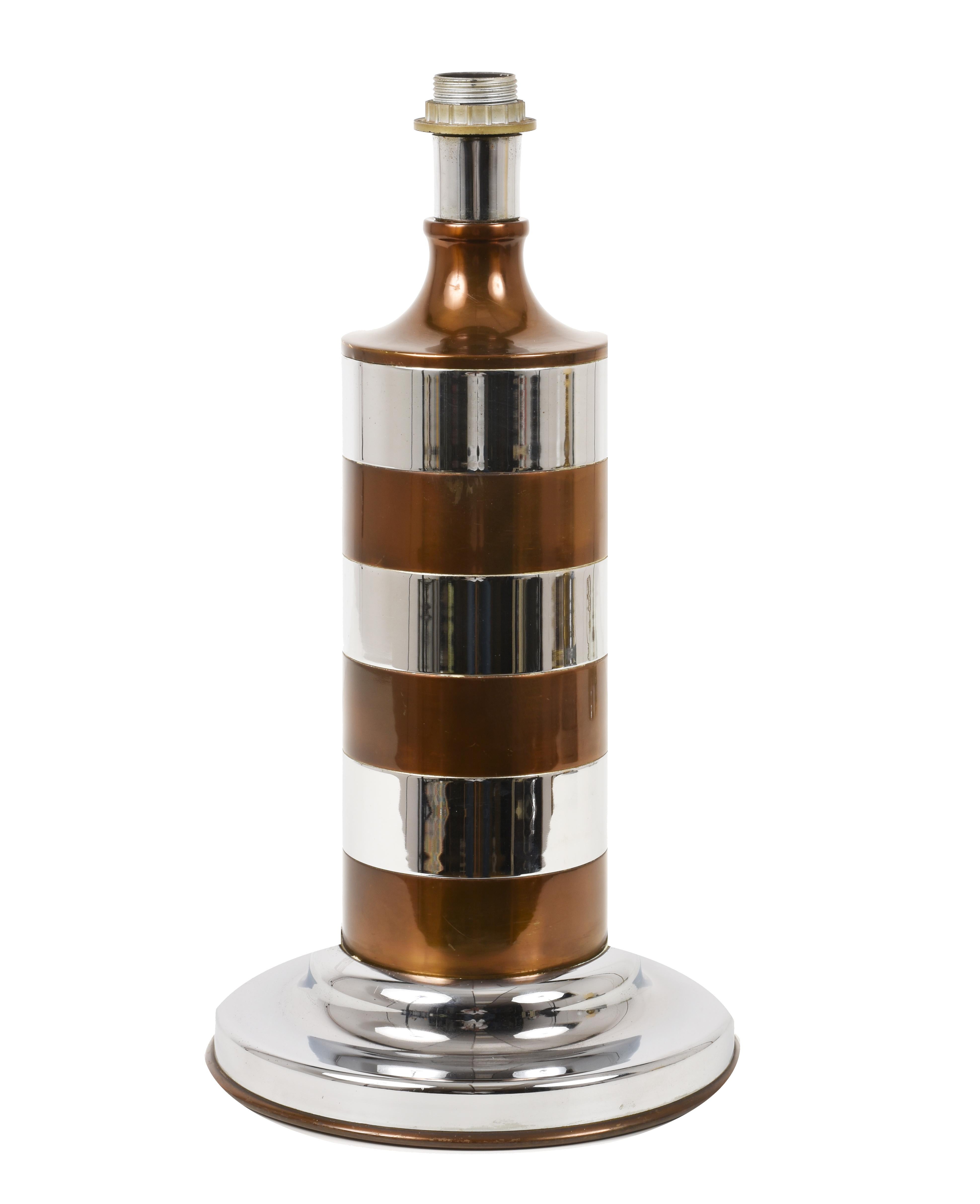 Mid-Century Modern Lampe de table, chrome et  Métal. Attribuable à Tommaso Barbi, Italie, 1970 en vente