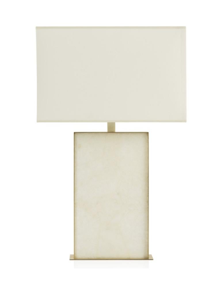 The table lamp CIRCUMEO by Ginger Brown is made of polished rock crystal surrounded with brushed brass trims.
The base is in brushed brass.
This lamp can be delivered with EU, US or UK plug. Just inform us when you pass the order.

Important