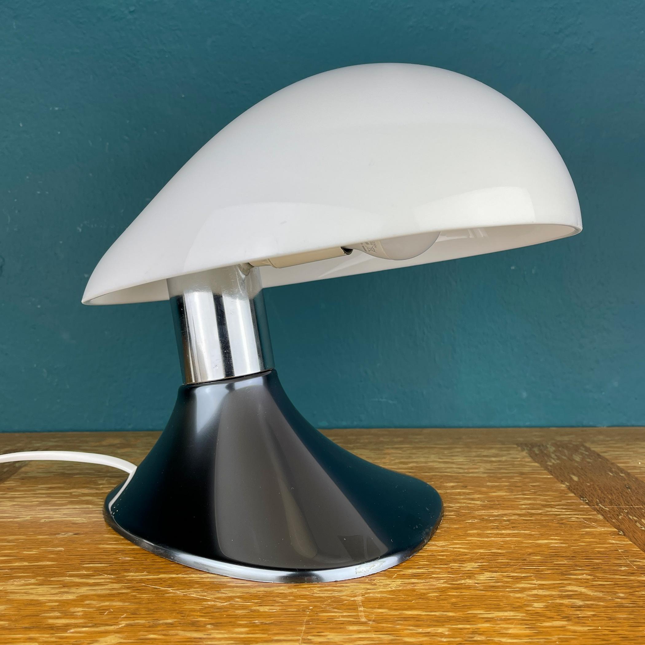 Lampe de bureau Cobra par Harvey Guzzini, Italie, années 1960 en vente 5