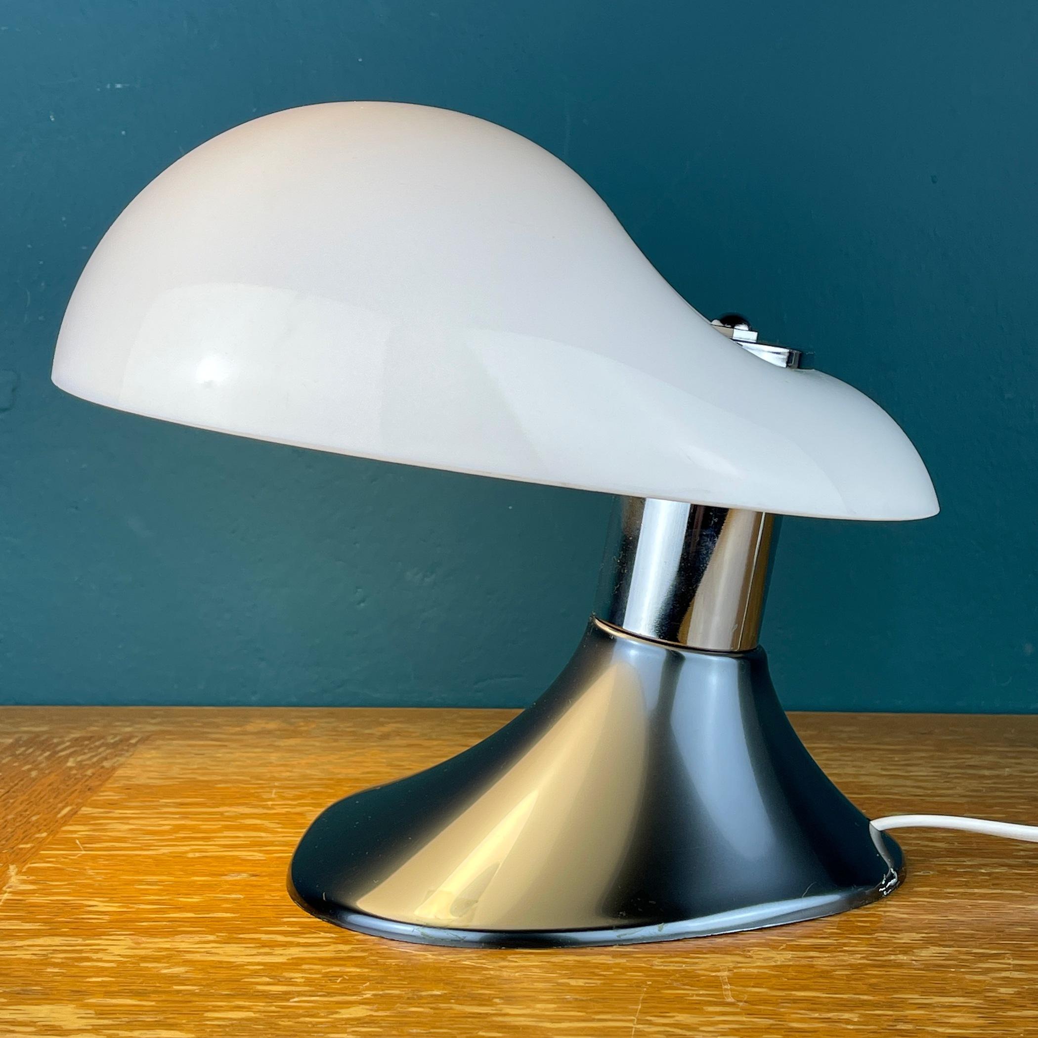 The beautiful table lamp Cobra designed by Harvey Guzzini and manufactured by Guzzini in Italy around 1960. The piece is made of plexiglass, a material that is iconic for Guzzini’s style and represents mid-century Italian design perfectly. The