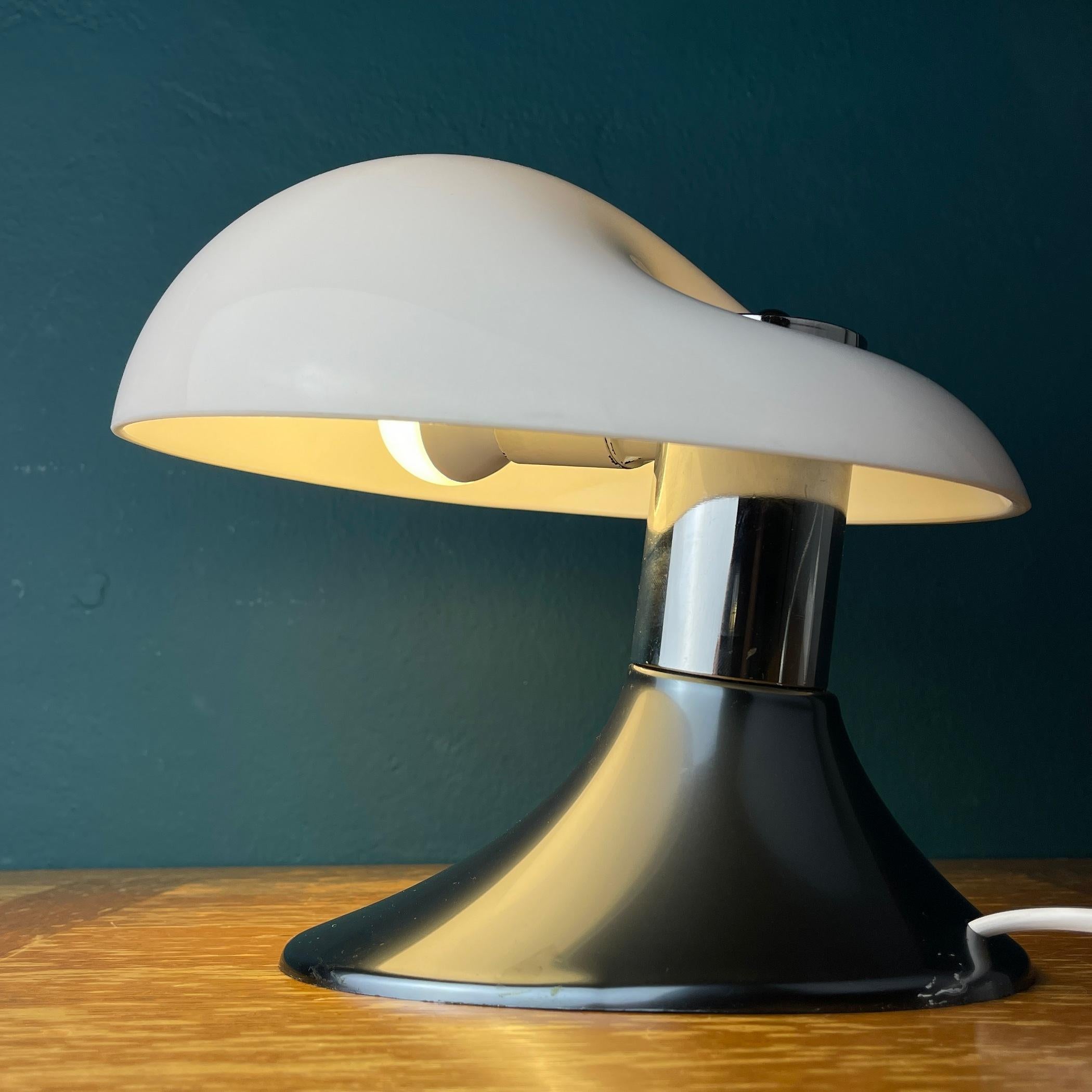 Mid-Century Modern Lampe de bureau Cobra par Harvey Guzzini, Italie, années 1960 en vente