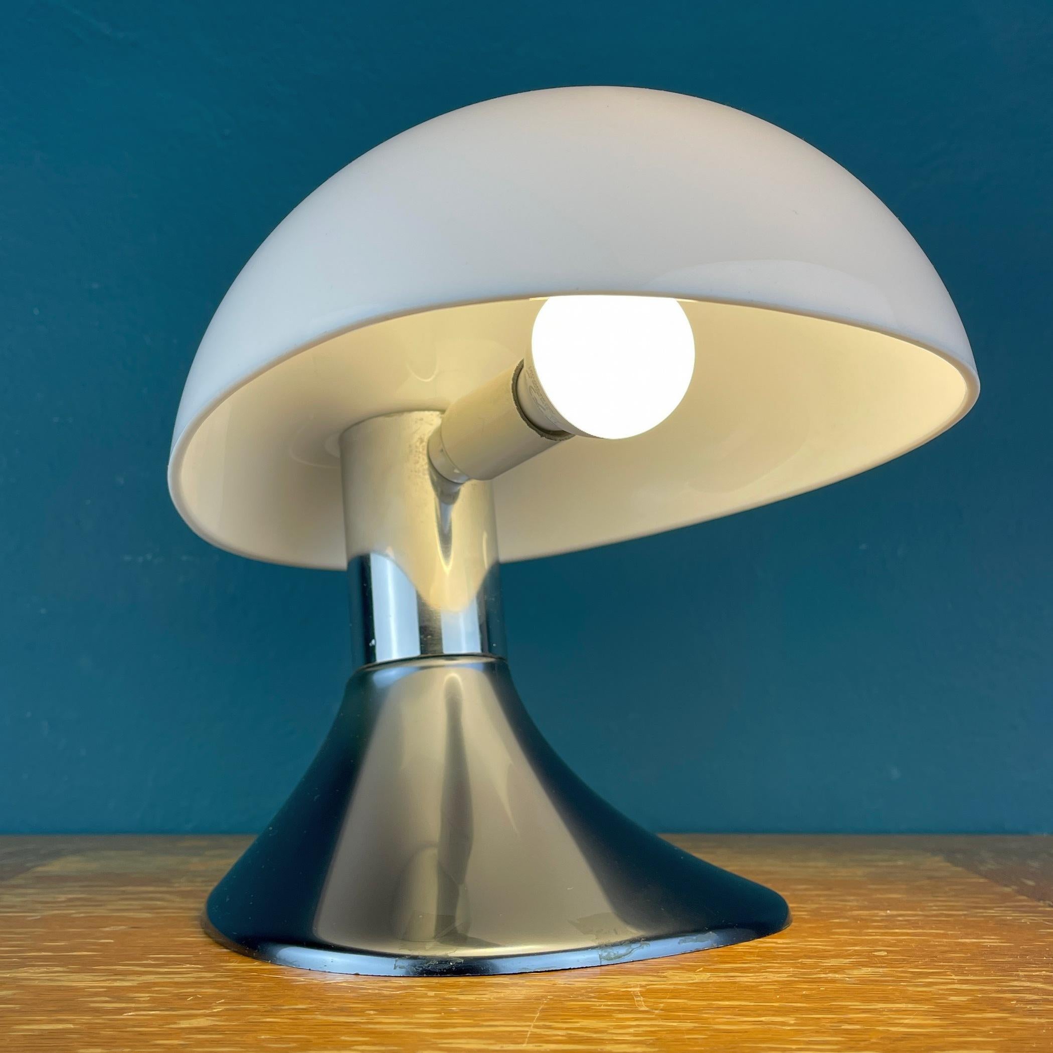 Mid-Century Modern Table lamp Cobra by Harvey Guzzini Italy 1960s For Sale