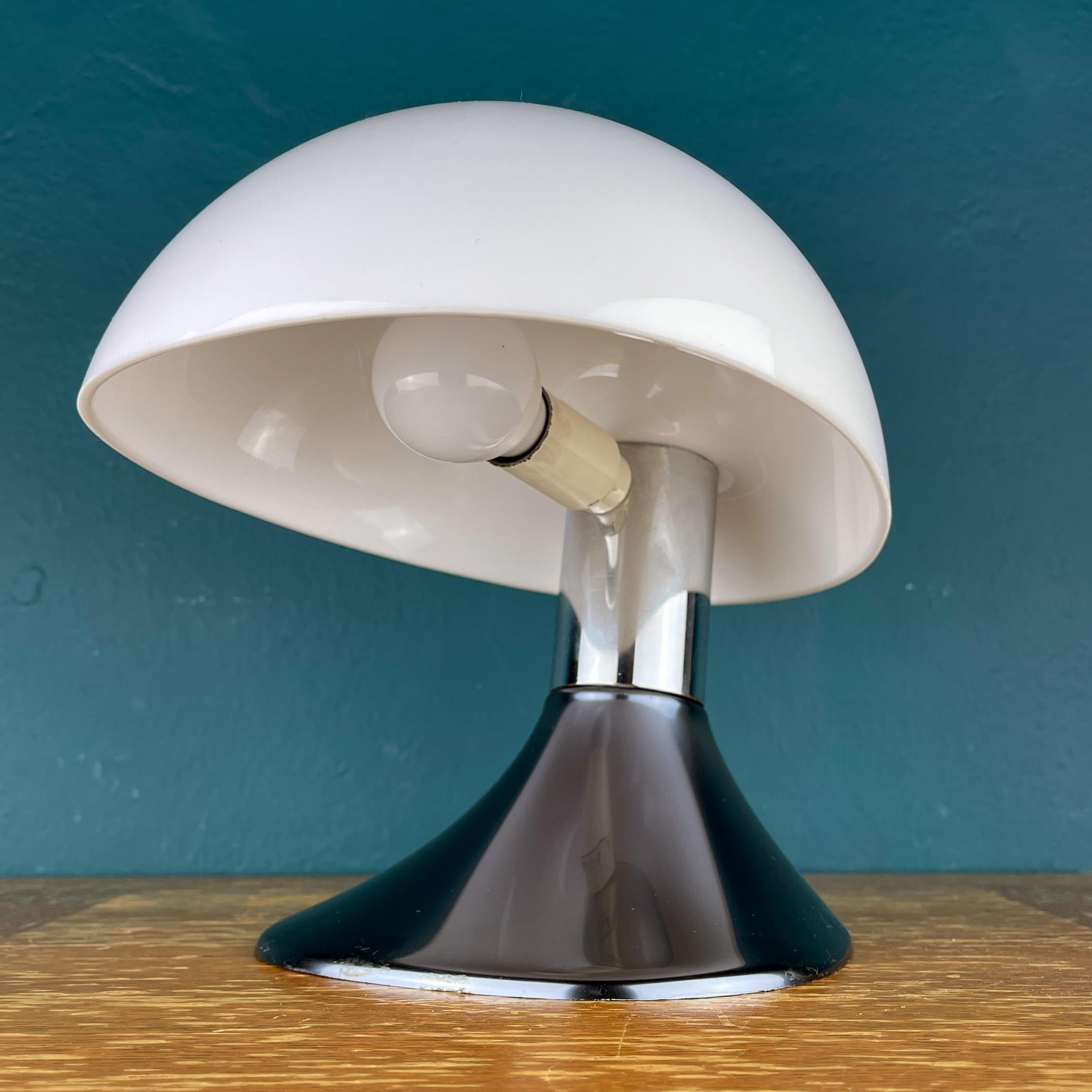 Italian Table lamp Cobra by Harvey Guzzini Italy 1960s For Sale