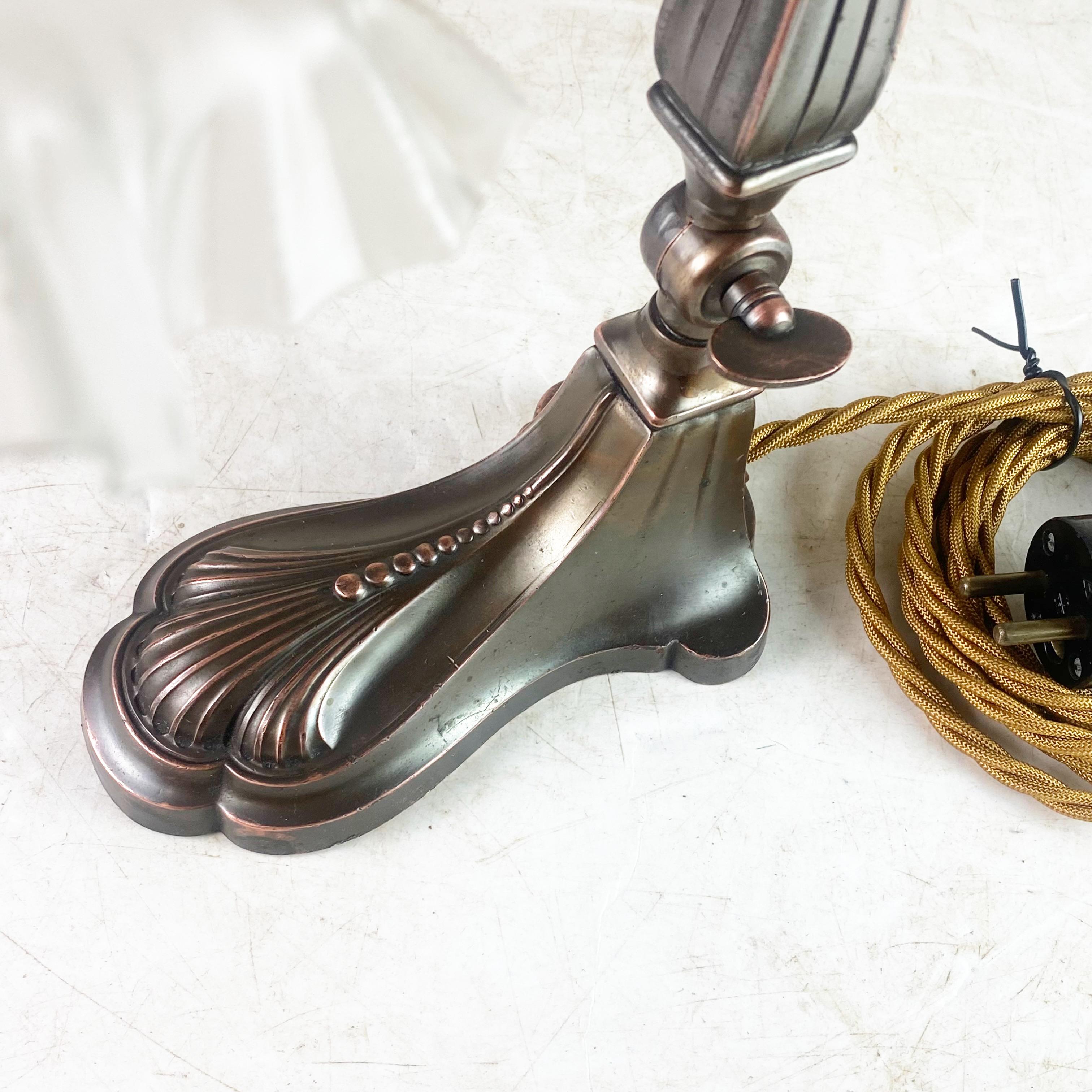 Lámpara de mesa, pátina de cobre, 1900ca Belle Époque en venta