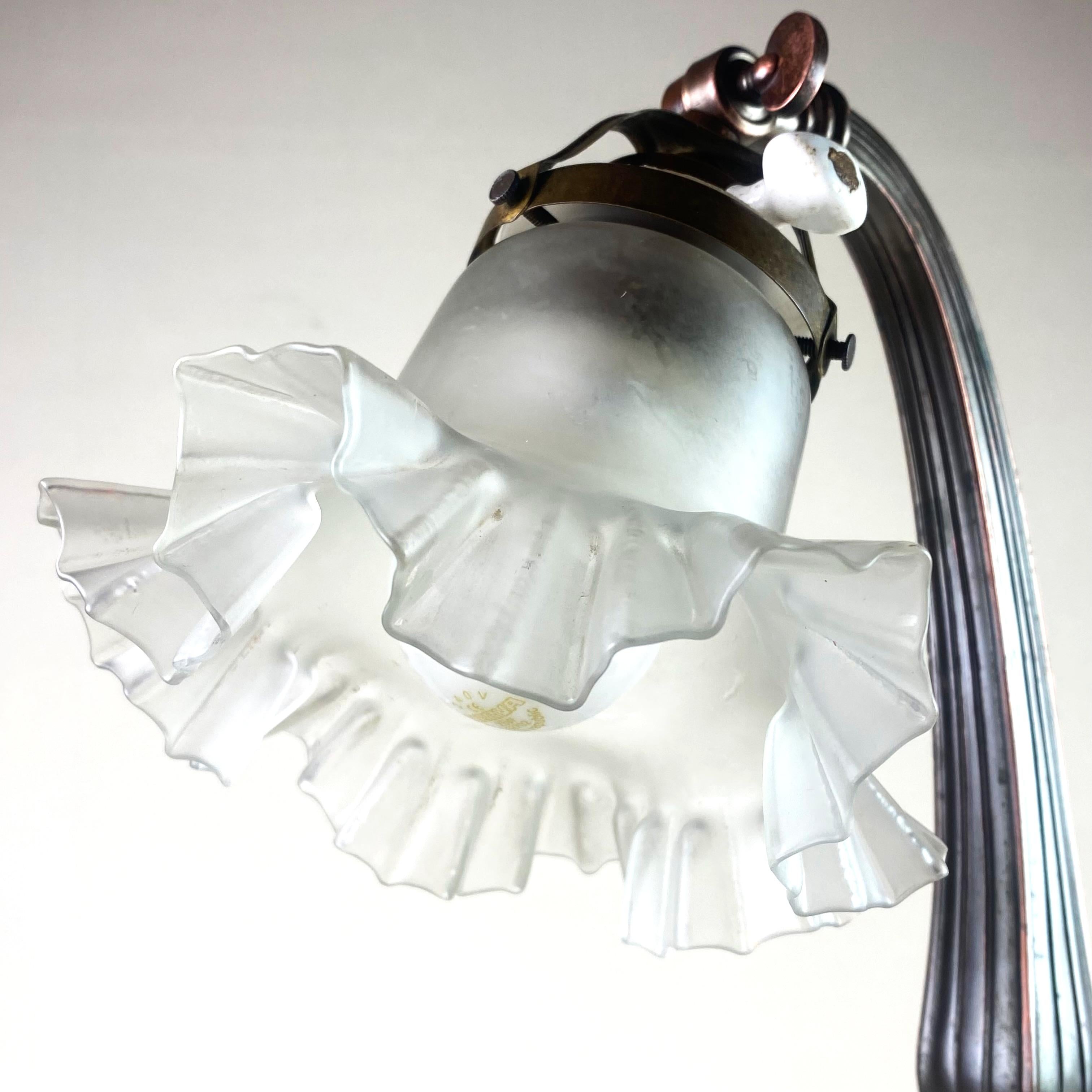 Lámpara de mesa, pátina de cobre, 1900ca siglo XX en venta