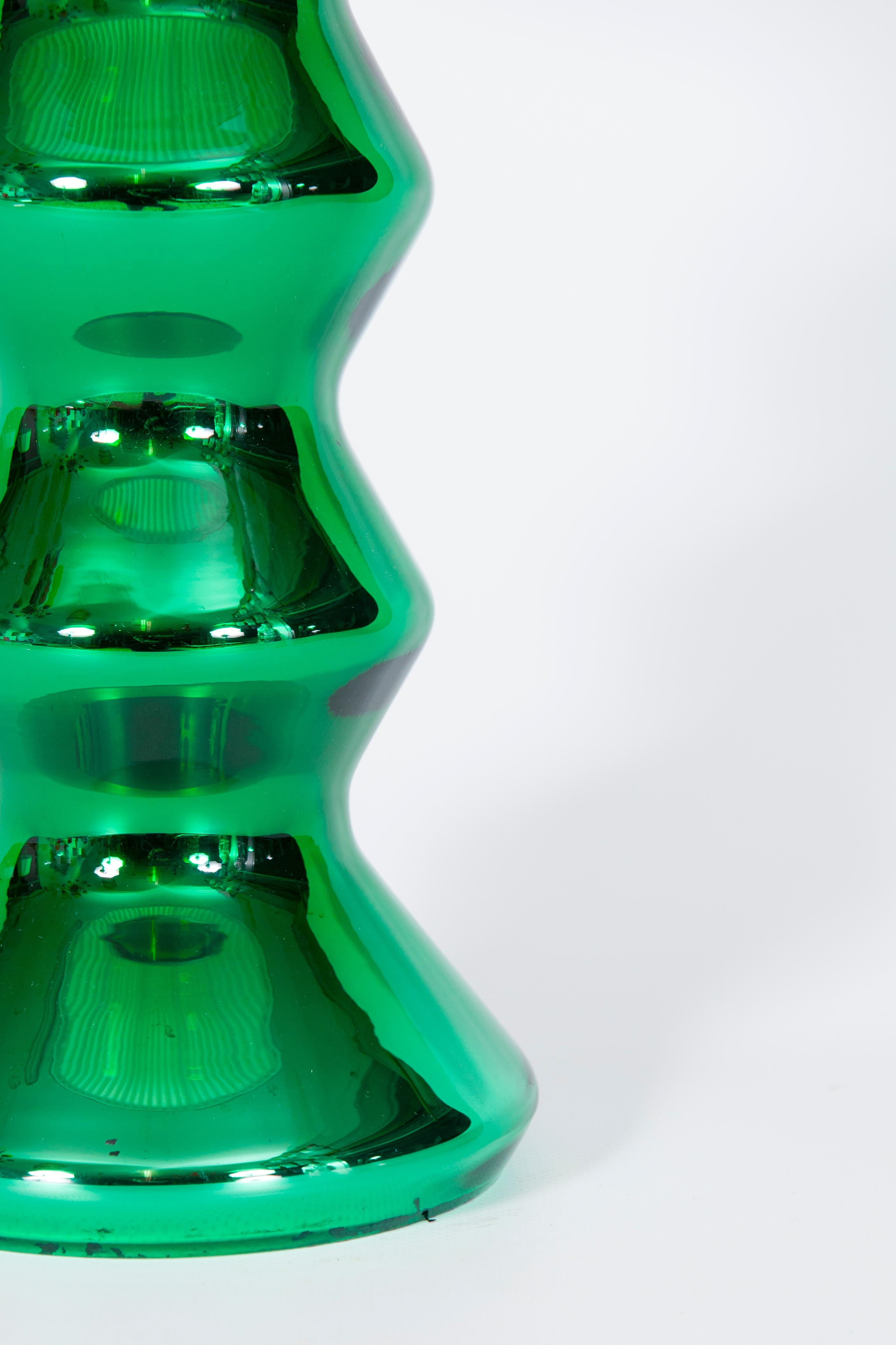 Glass Table lamp crafted in vibrant green mirror-colored Murano glass, circa 1970s For Sale