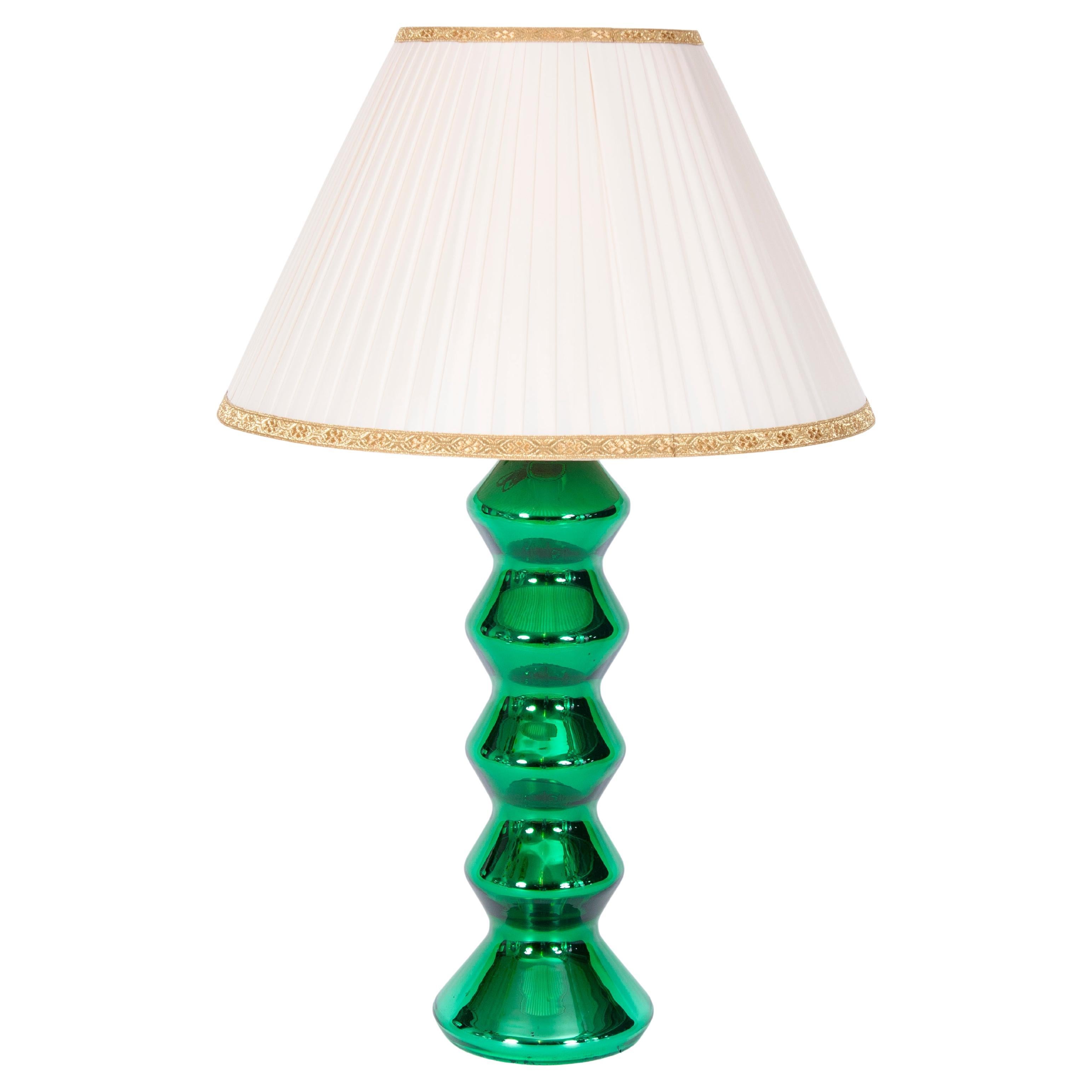 Table lamp crafted in vibrant green mirror-colored Murano glass, circa 1970s