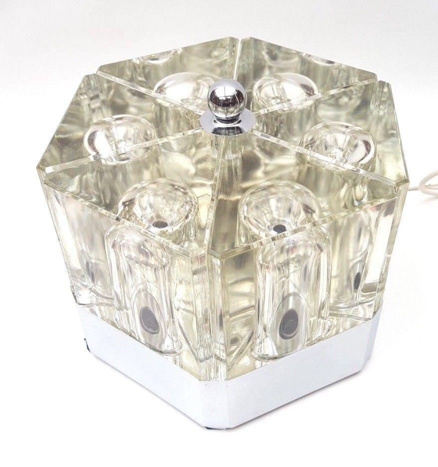 Extraordinary original table lamp from the 1970s produced by the fidenza vetraria, same technology and design by alessandro mendini

composed of six triangles in crystal of great thickness and weight resting on a stainless steel structure in which