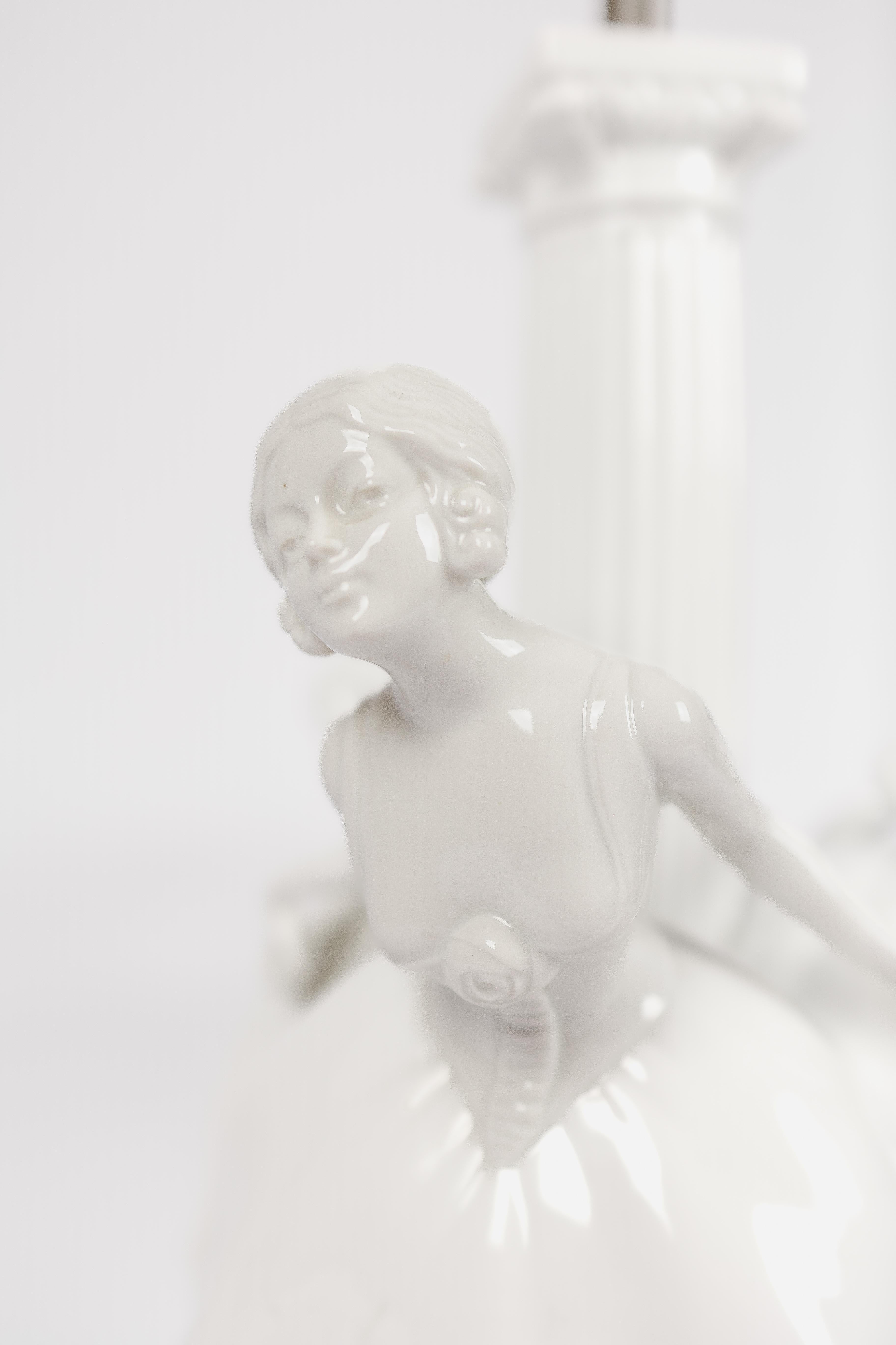 Lampada da tavolo: scultura in porcellana 'Dancing ladies' di Fraureuth Kunstabteilung in vendita 3