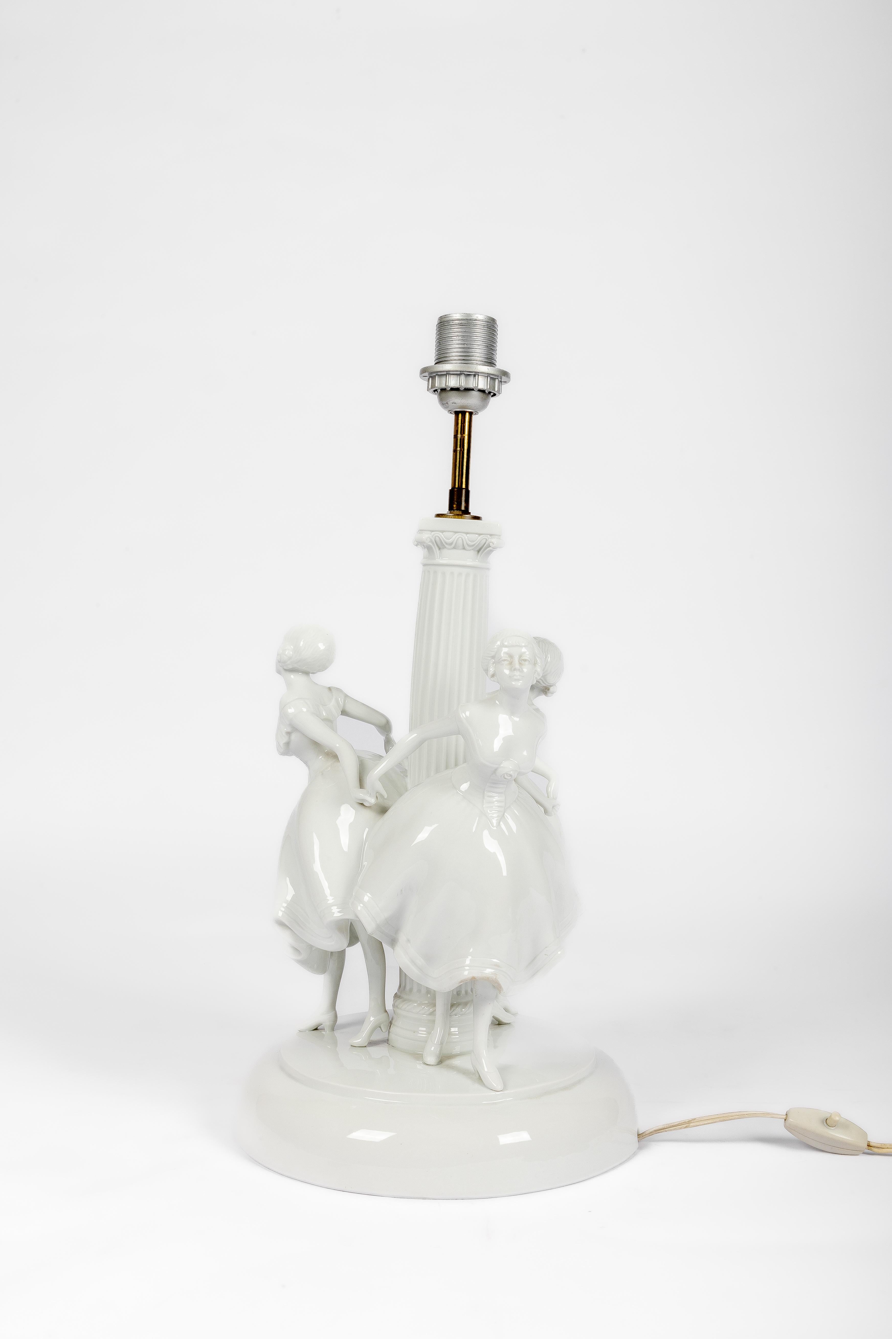 Art Déco Lampada da tavolo: scultura in porcellana 'Dancing ladies' di Fraureuth Kunstabteilung in vendita