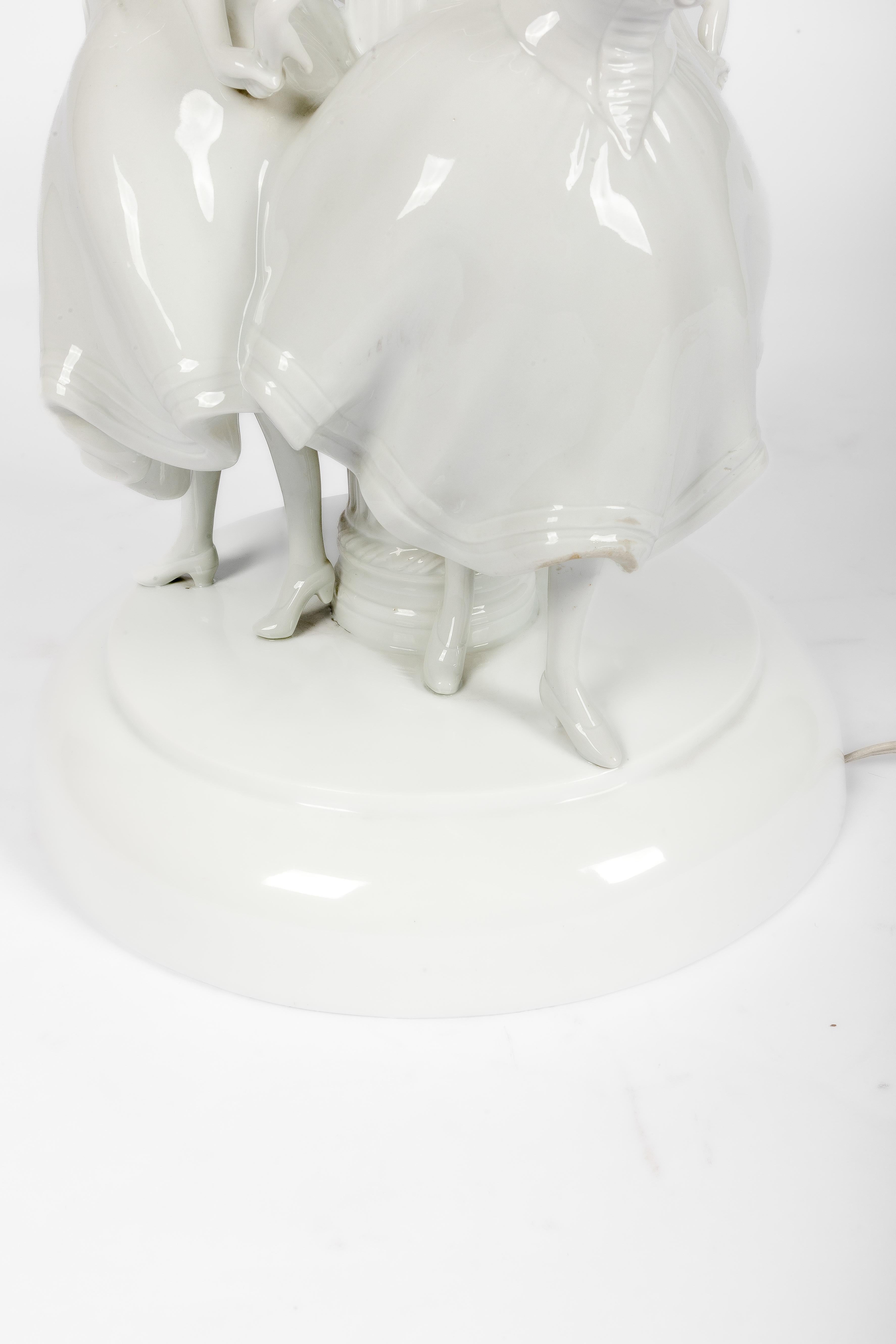 Lampada da tavolo: scultura in porcellana 'Dancing ladies' di Fraureuth Kunstabteilung in vendita 1