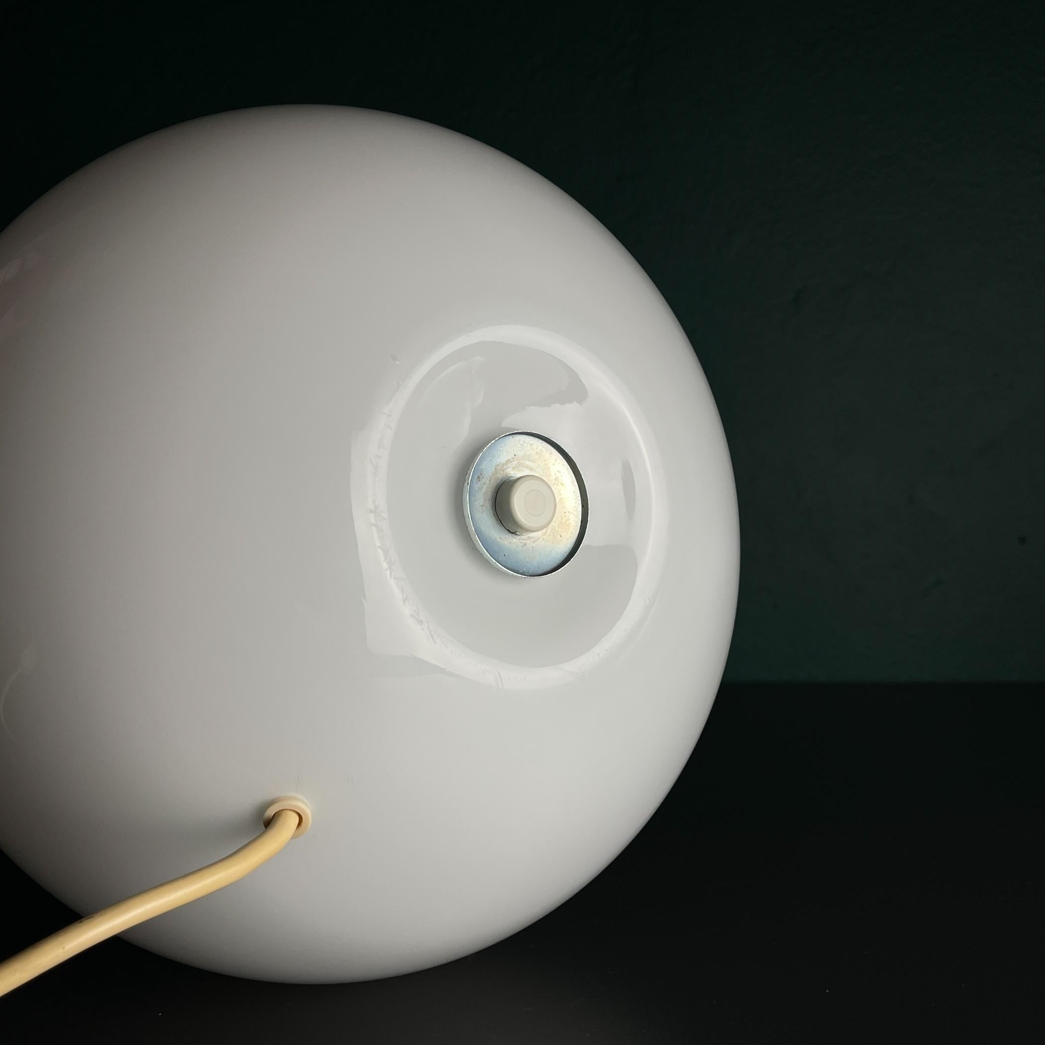 Vetro opalino Lampada da tavolo Daruma di Sergio Asti per Fontana Arte, Italia 1960 in vendita