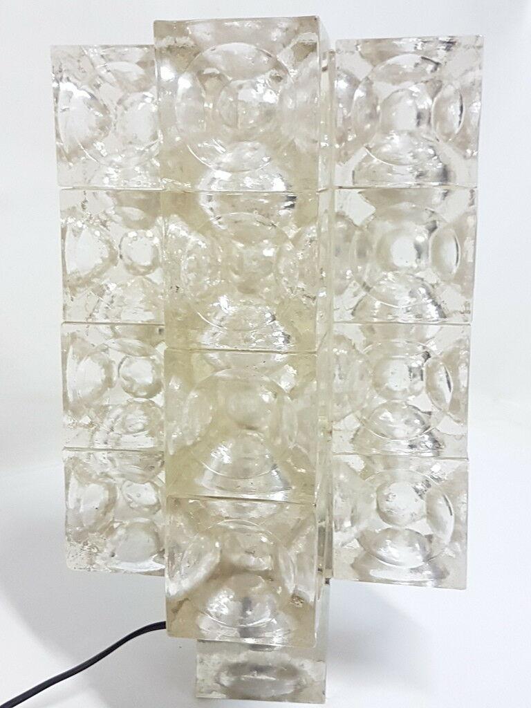 Superbe lampe de table originale Poliarte, design Albano Poli, réalisée avec 9 cubes de verre dans le style parfait de la célèbre maison de Vérone


Mesure cm. 40 de hauteur x cm. 25 de dimensions latérales, entièrement fonctionnelle et avec tous