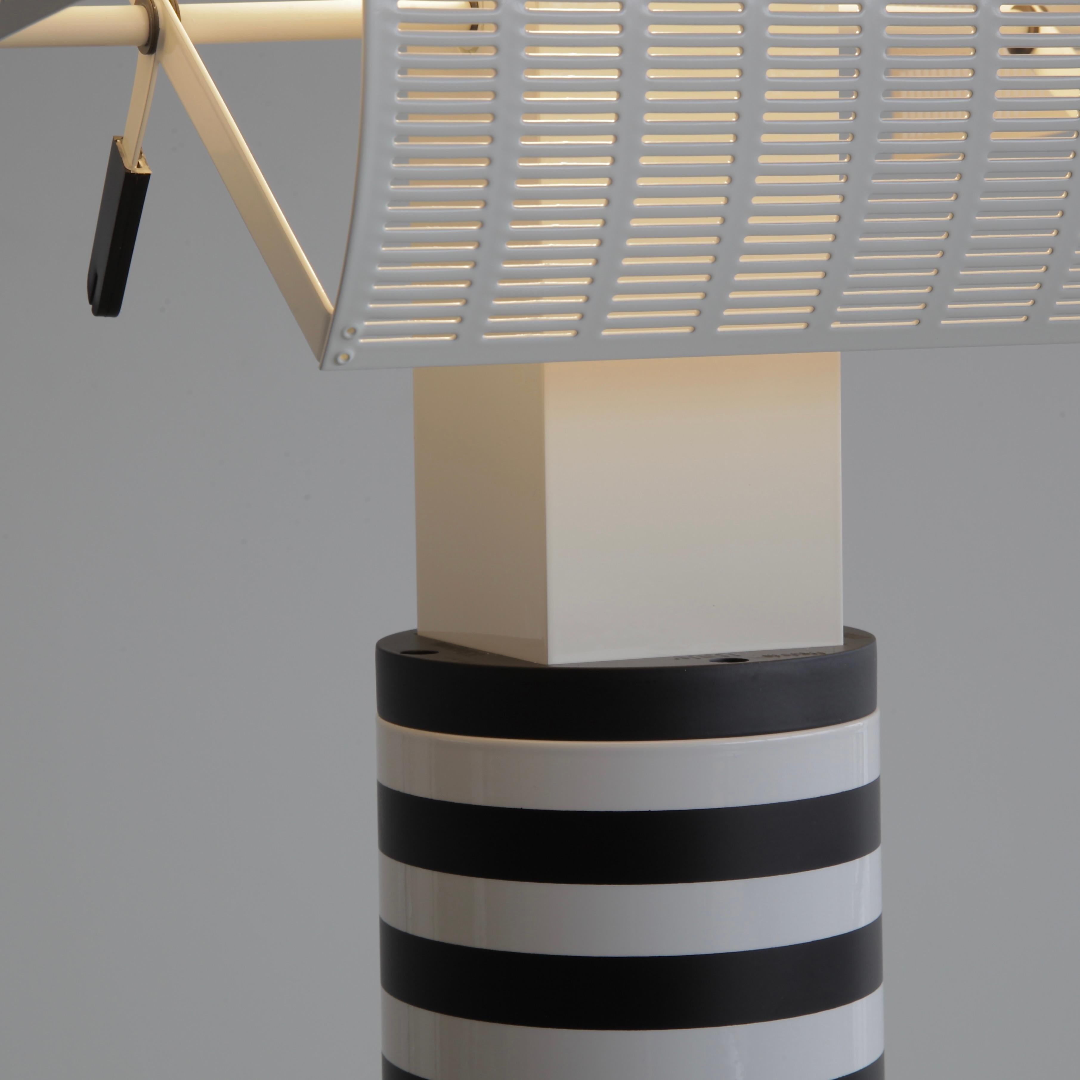 Fine XX secolo Lampada da tavolo disegnata da Mario BOTTA per Artemide, 1986 in vendita