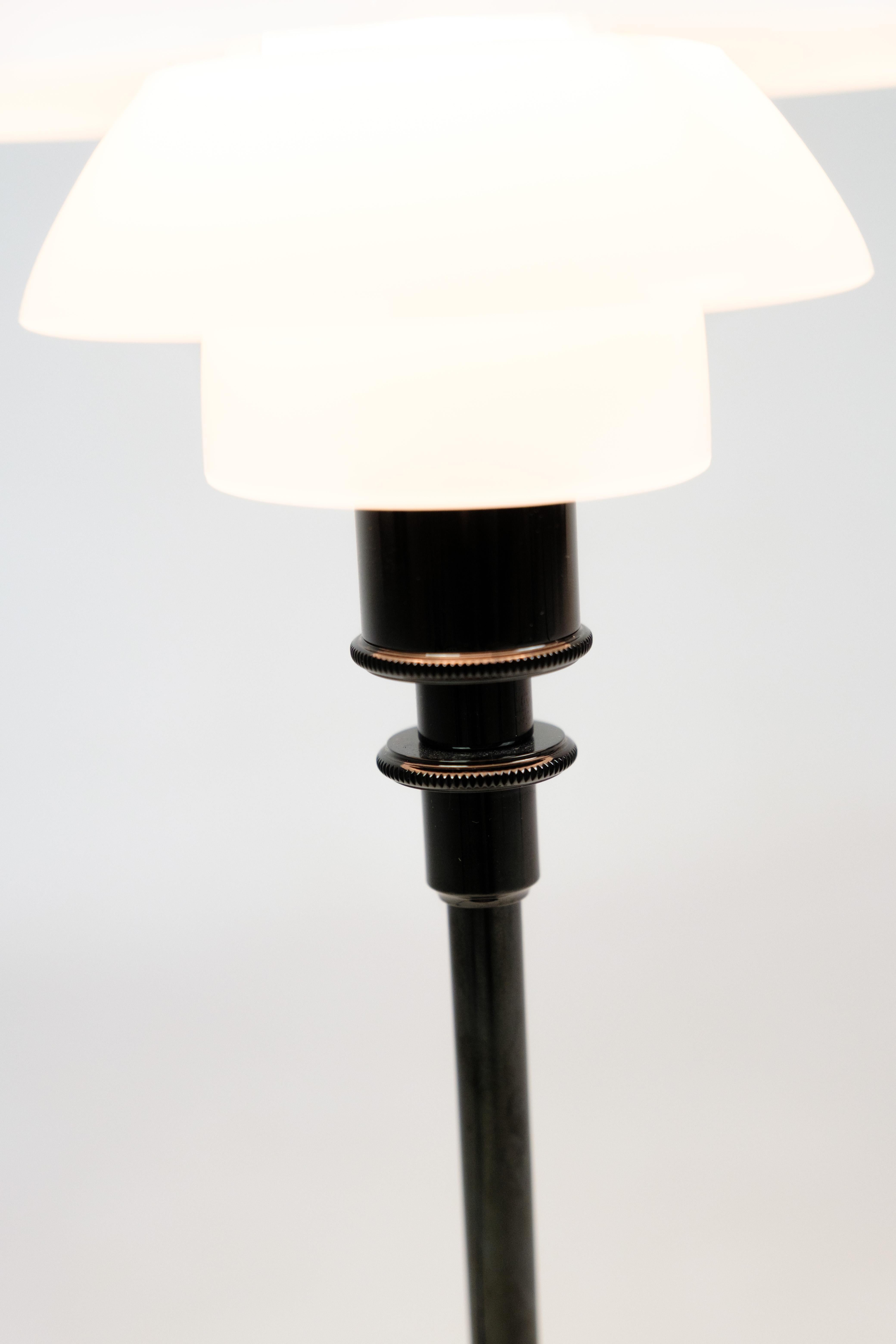 Tischlampe, entworfen von Poul Henningsen, Modell 3/2, hergestellt von Louis Poulsen im Angebot 1