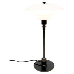 Lampada da tavolo, Disegnata da Poul Henningsen, Modello 3/2, Prodotta da Louis Poulsen