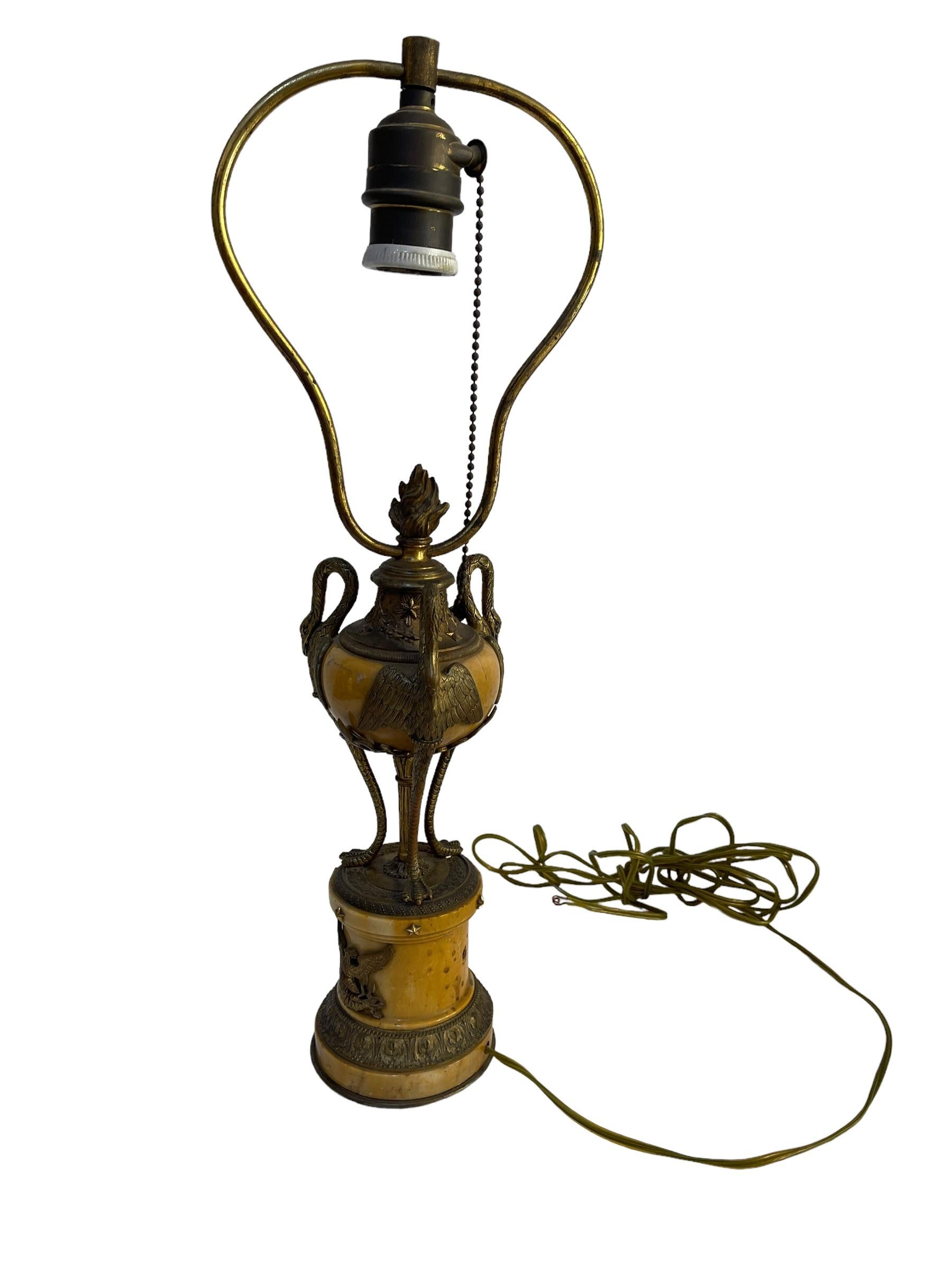 French Table lamp, early 20th century, Empire style, bronze and onyx For Sale
