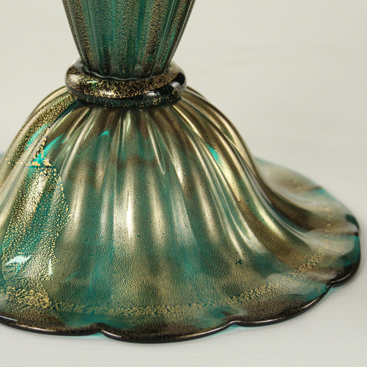 One Artistic Table Lamp, Emerald Colour-Golden Leaf  Murano Glass by Multiforme In New Condition For Sale In Trebaseleghe, IT