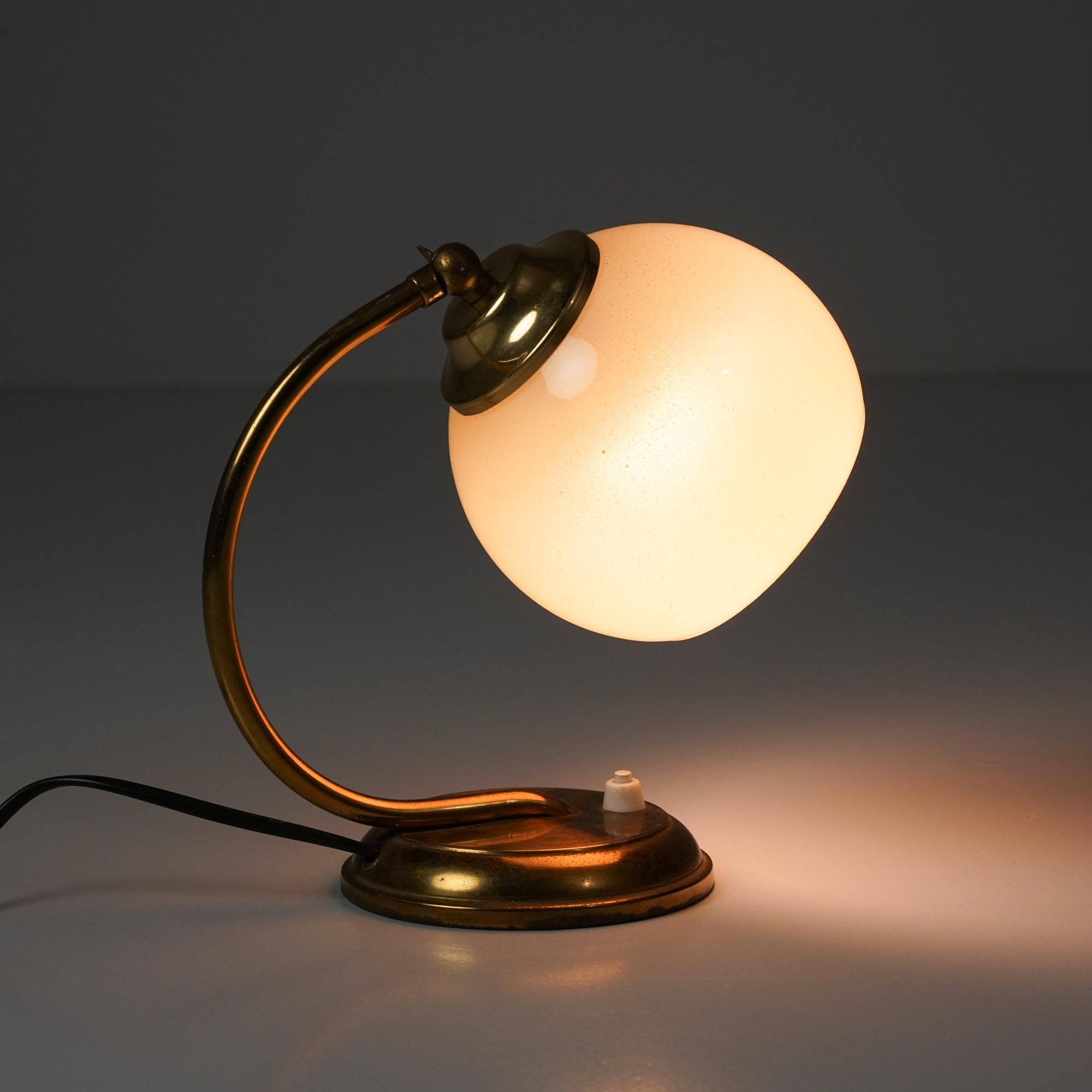 Milieu du XXe siècle Lampe de table, Finlande, années 1940/1950 en vente