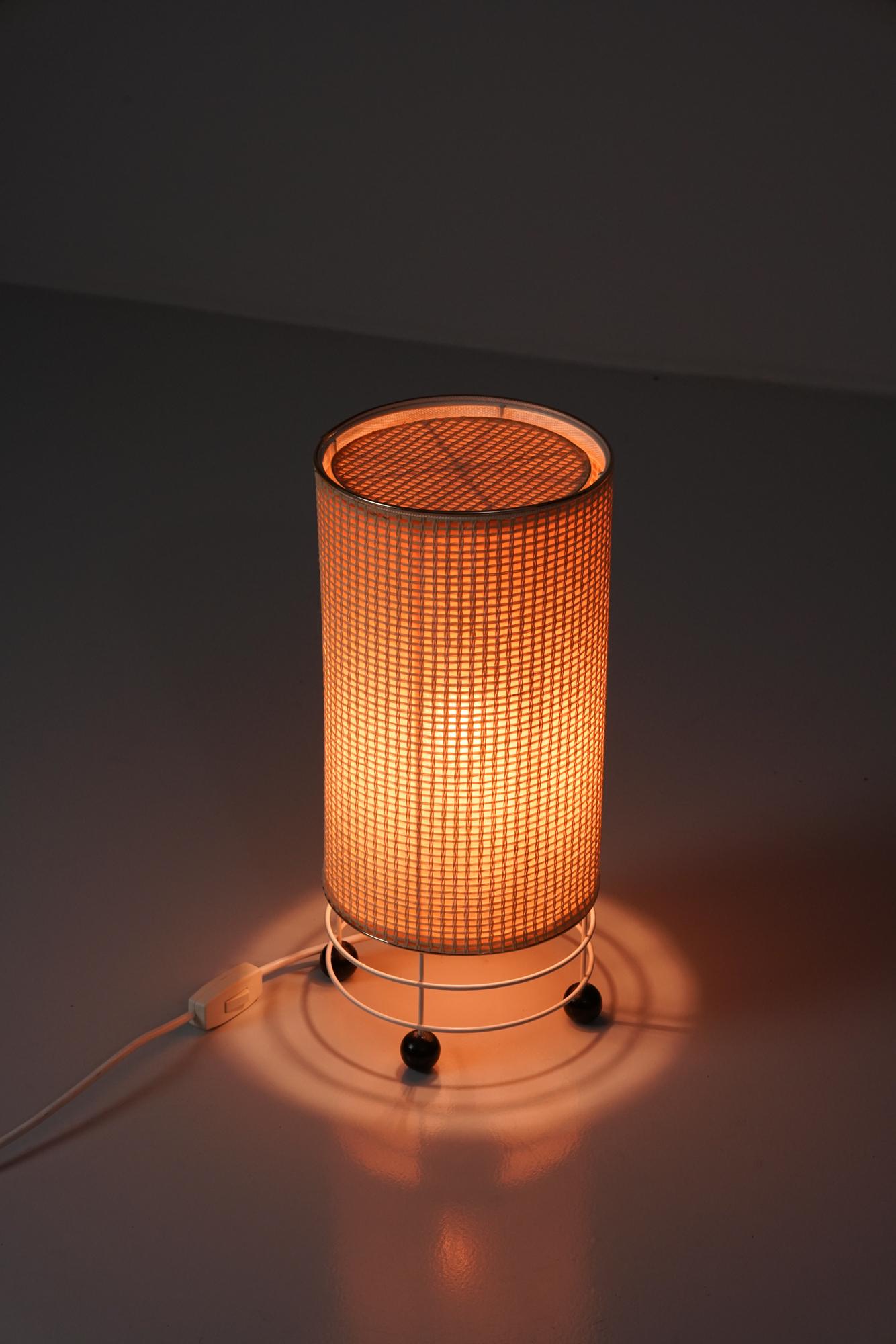 Lámpara de mesa, Finlandia, años 60 Escandinavo moderno en venta