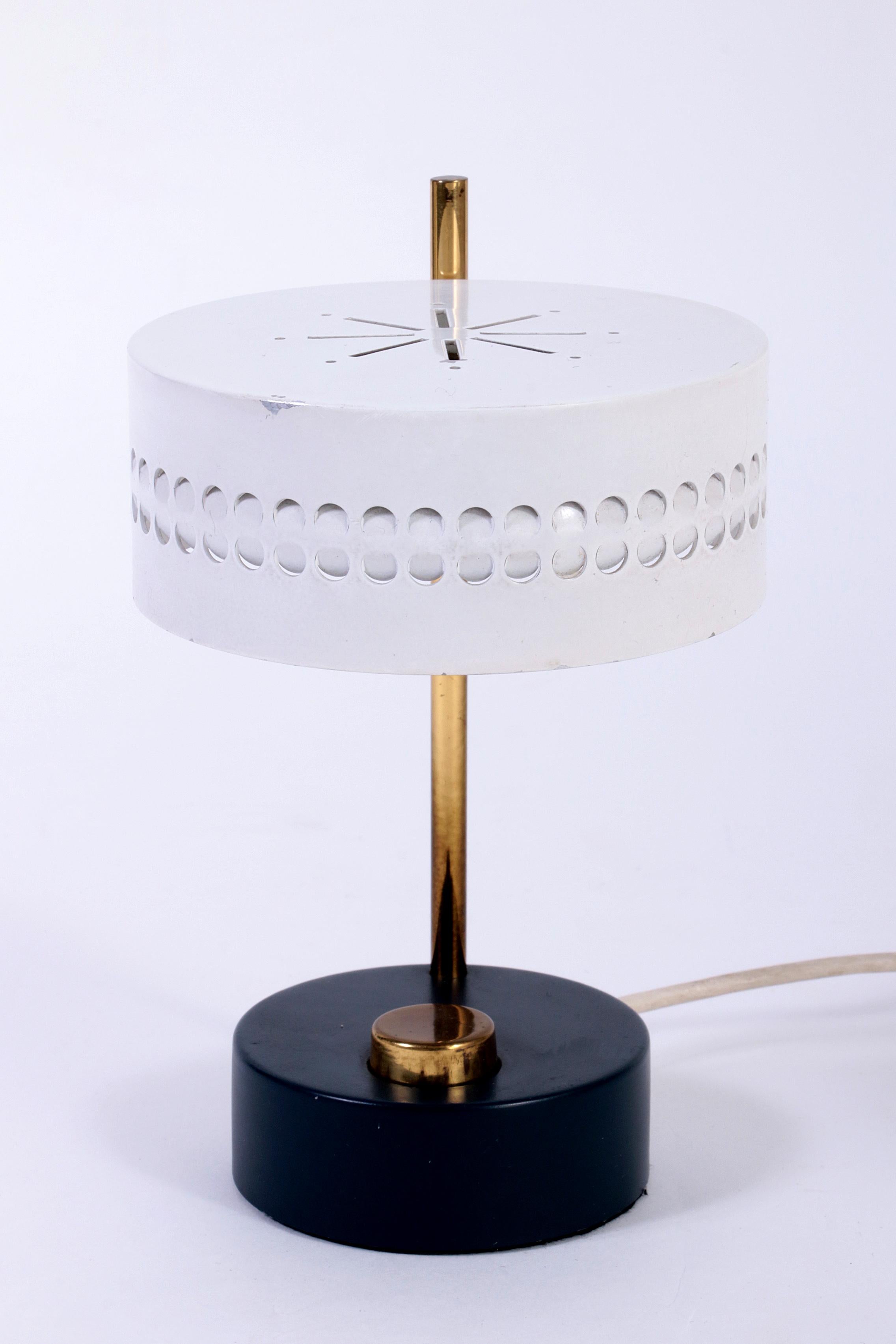 Mathieu Matégot Seltene Tischlampe Frankreich 1955 (Französisch) im Angebot