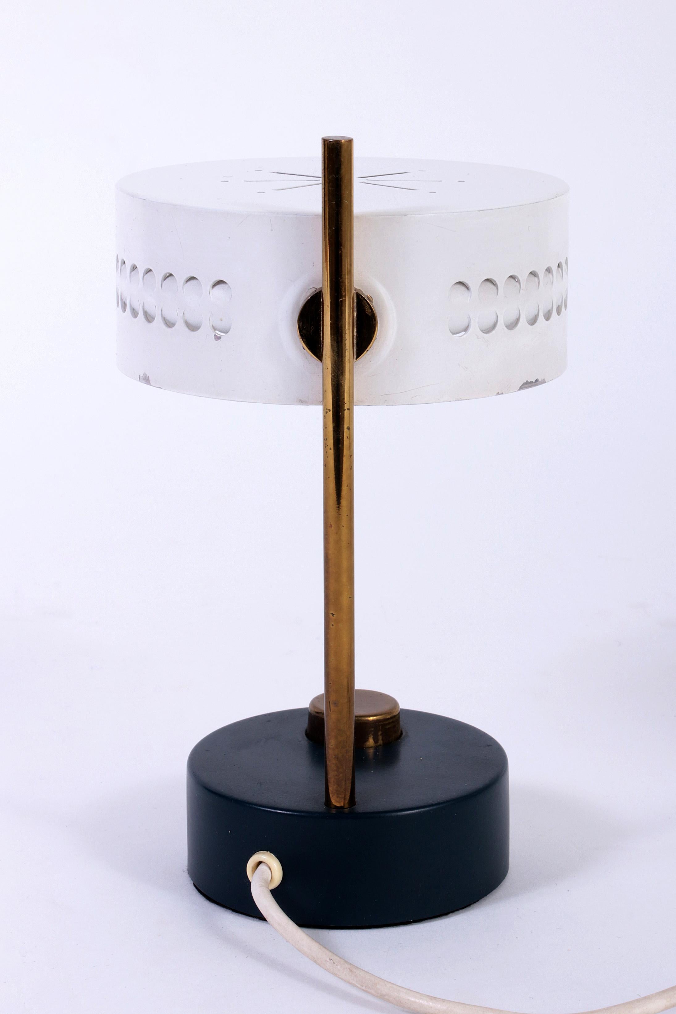 Mathieu Matégot Seltene Tischlampe Frankreich 1955 (Mitte des 20. Jahrhunderts) im Angebot