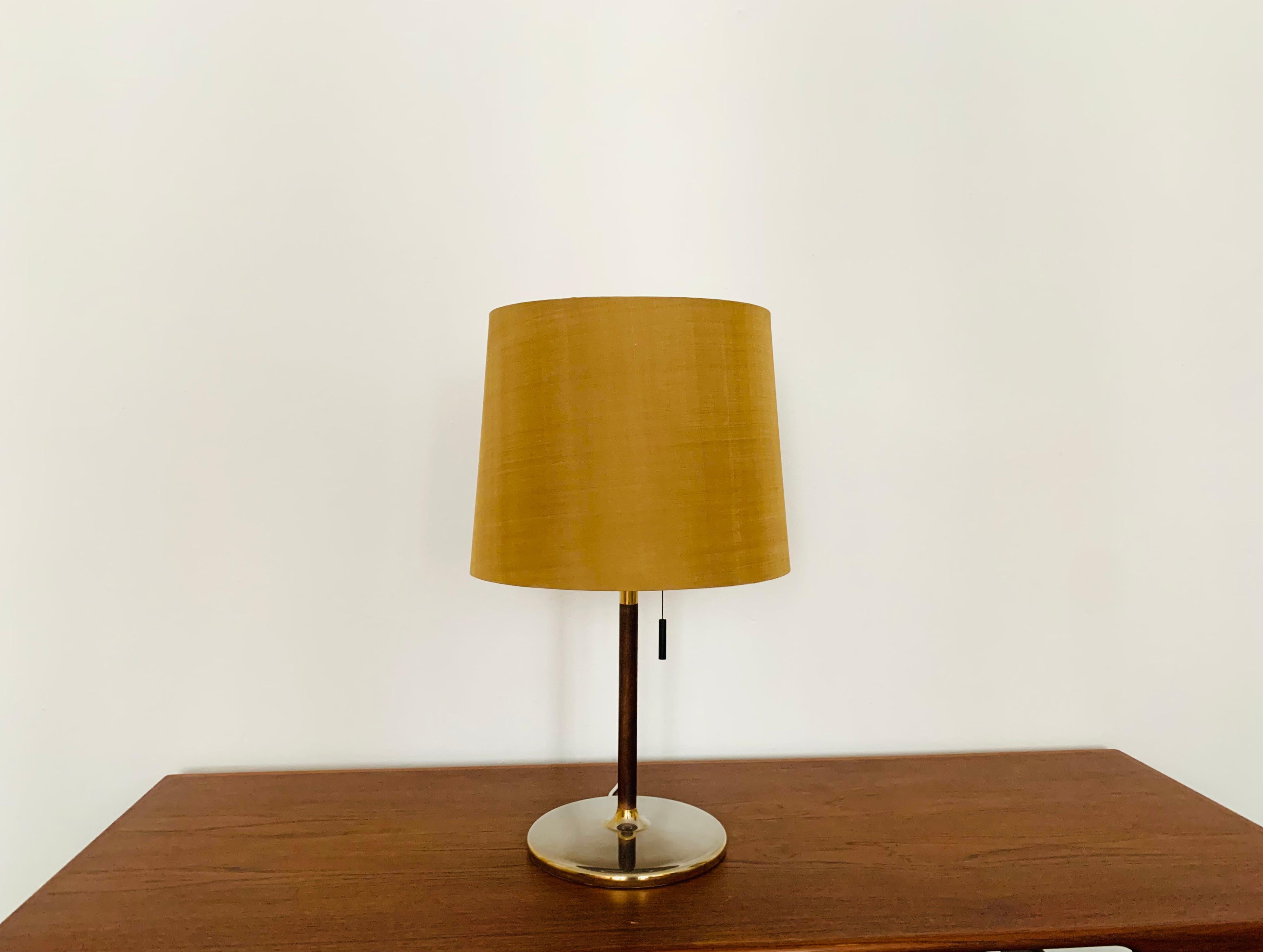Beautiful and very elegant table lamp from the 1960s.
High-quality design with a fantastically elegant appearance.
Very solid processing.
The natural silk lampshade is very special.
A spectacular play of light is created.


Condition:

Very good