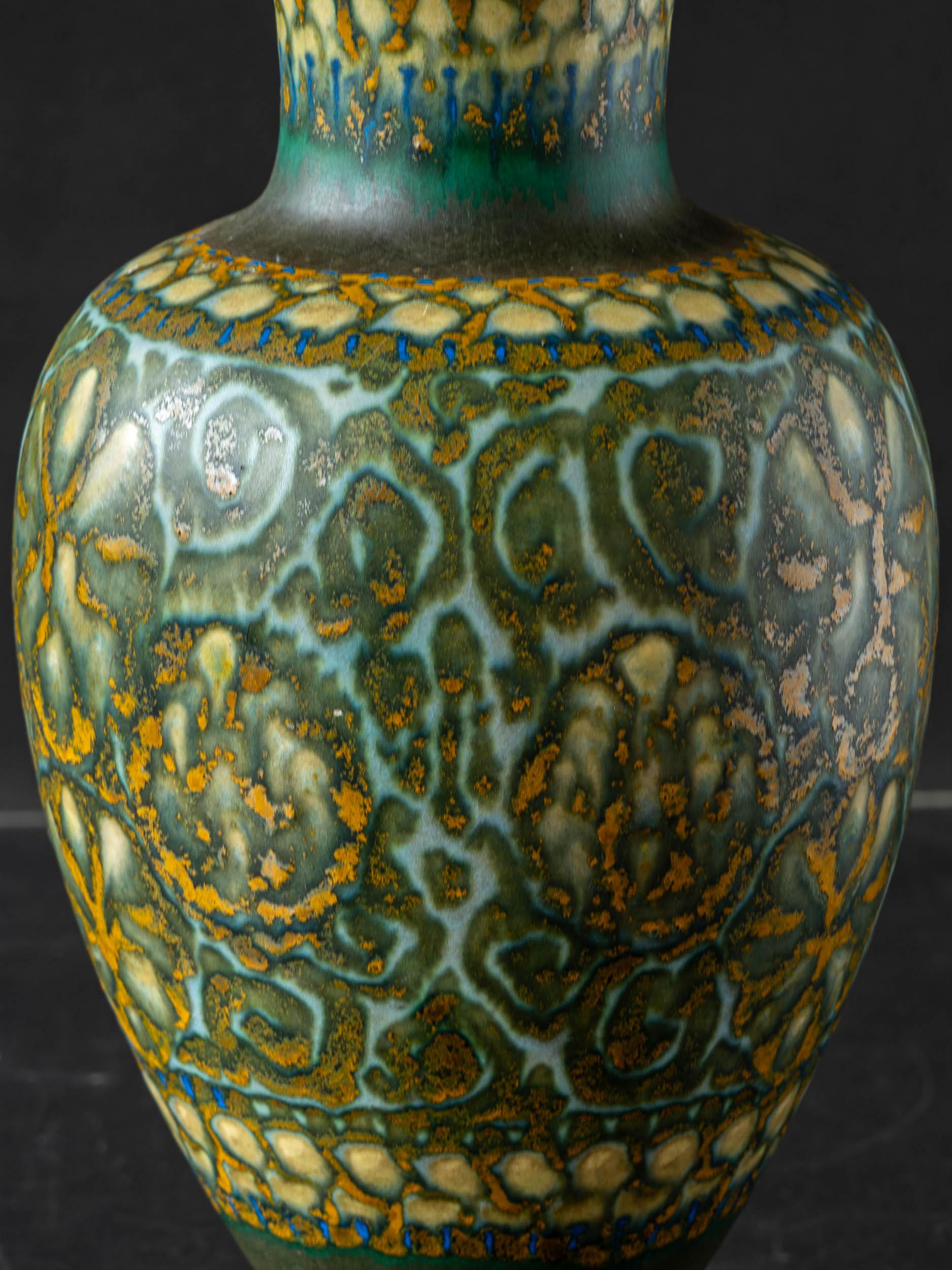 1921 PZH Gouda Vase Table Lamp, Art Deco, Murano Gold Velvet Lampshade For Sale 4