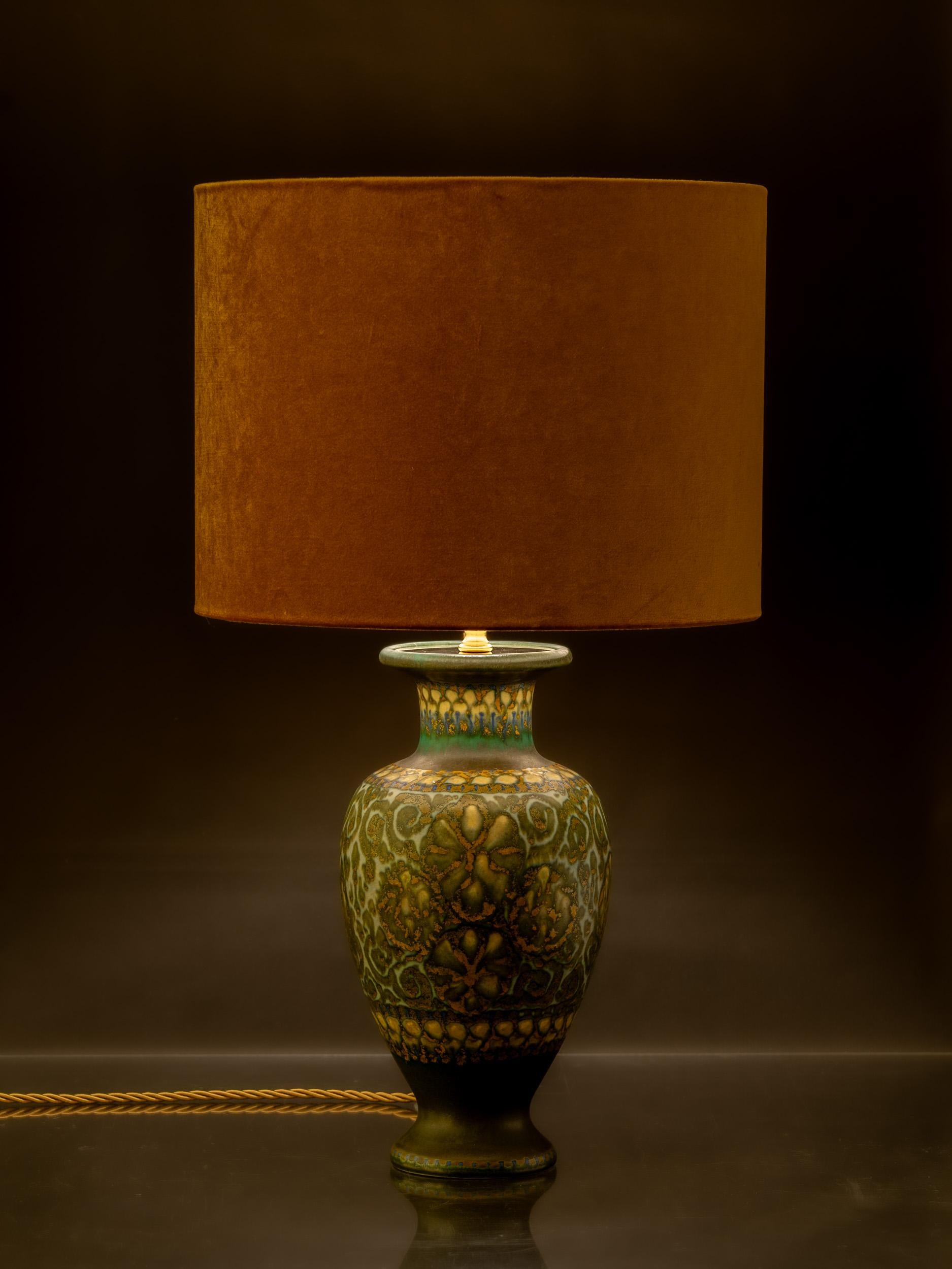 1921 PZH Gouda Vase Table Lamp, Art Deco, Murano Gold Velvet Lampshade In Good Condition For Sale In AMSTERDAM, NL