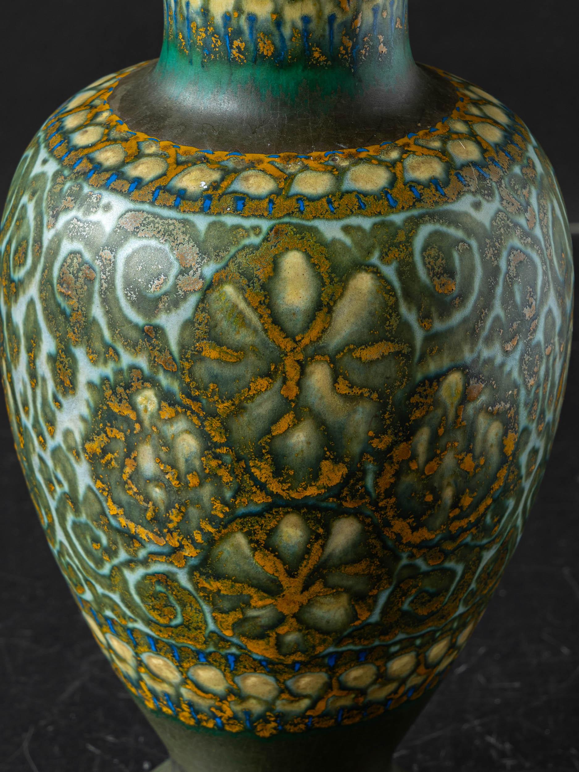 1921 PZH Gouda Vase Table Lamp, Art Deco, Murano Gold Velvet Lampshade For Sale 2