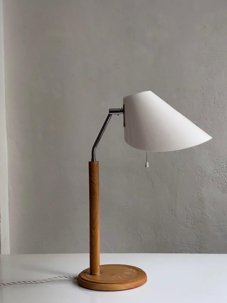Lampe de table de Bergboms en chêne, cuir, abat-jour acrylique et chrome. Suède 1970 en vente 3