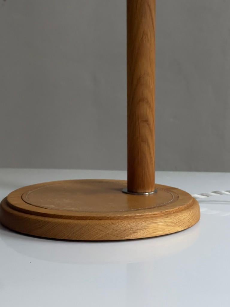 Lampe de table de Bergboms en chêne, cuir, abat-jour acrylique et chrome. Suède 1970 en vente 4