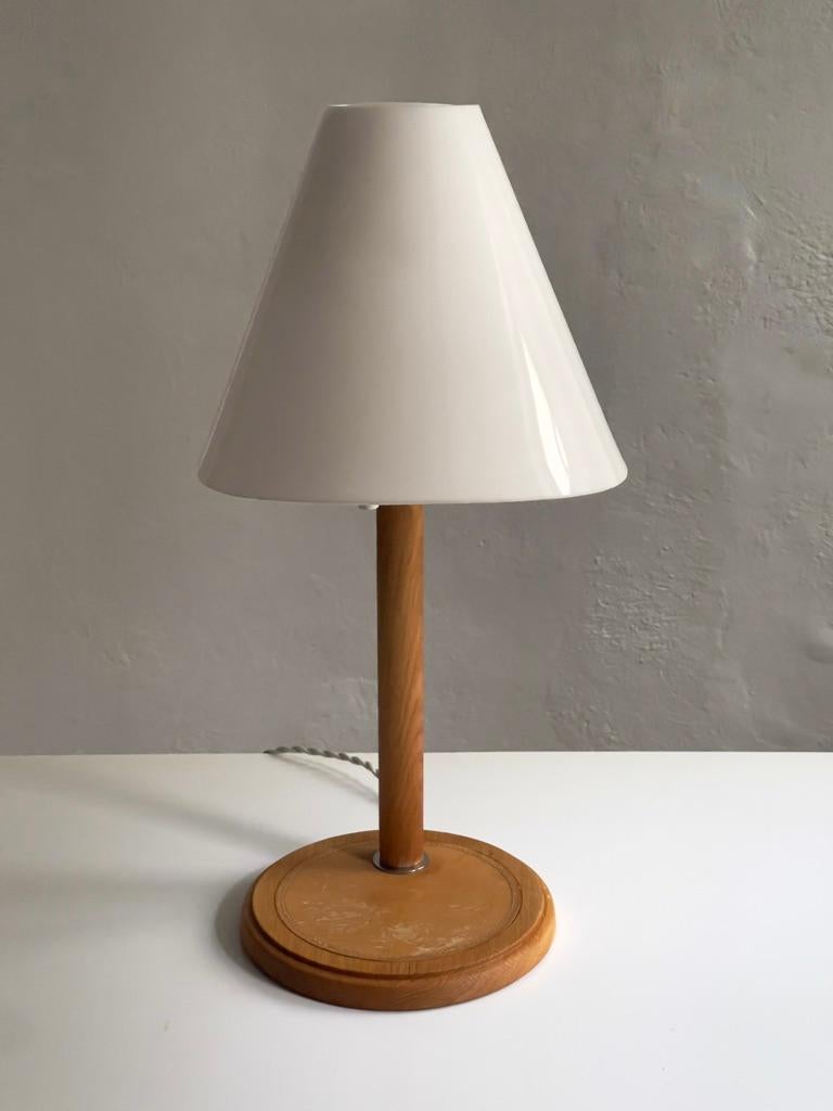 Lampe de table de Bergboms en chêne, cuir, abat-jour acrylique et chrome. Suède 1970 en vente 5