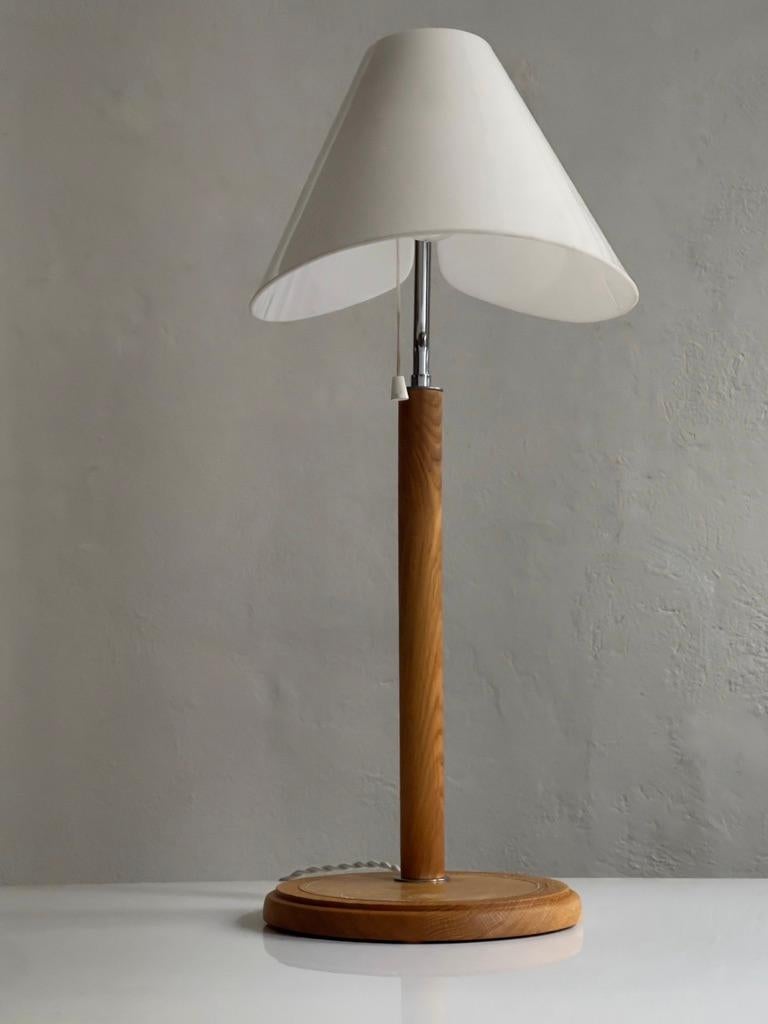 Lampe de table de Bergboms en chêne, cuir, abat-jour acrylique et chrome. Suède 1970 en vente 6
