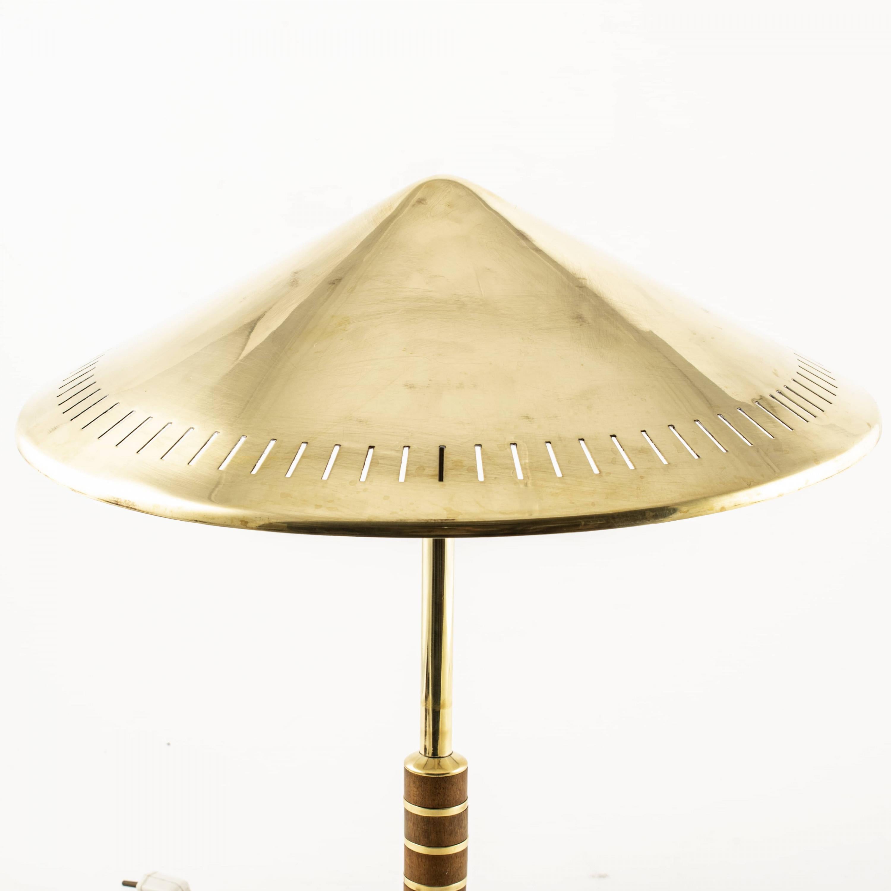 Danish brass table lamp from Lyfa 1956 designed by Bent Karlby. Model B146.
Solid brass with two-light sources, stem decorated with teak banding.

Untouched condition, can be polished shiny if desired.