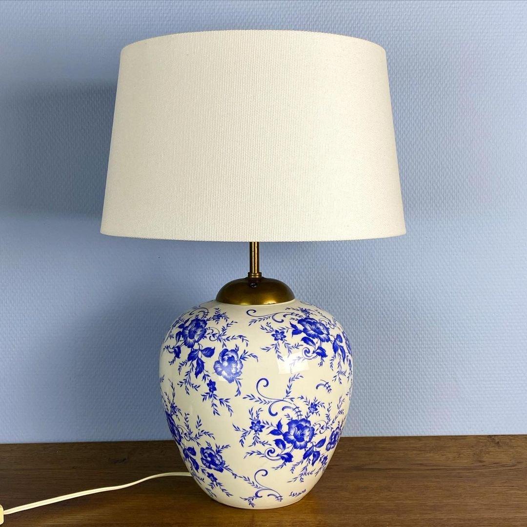 - Vintage table lamp from Rhenania
- Made of Porcelain
- Circa 1960s.