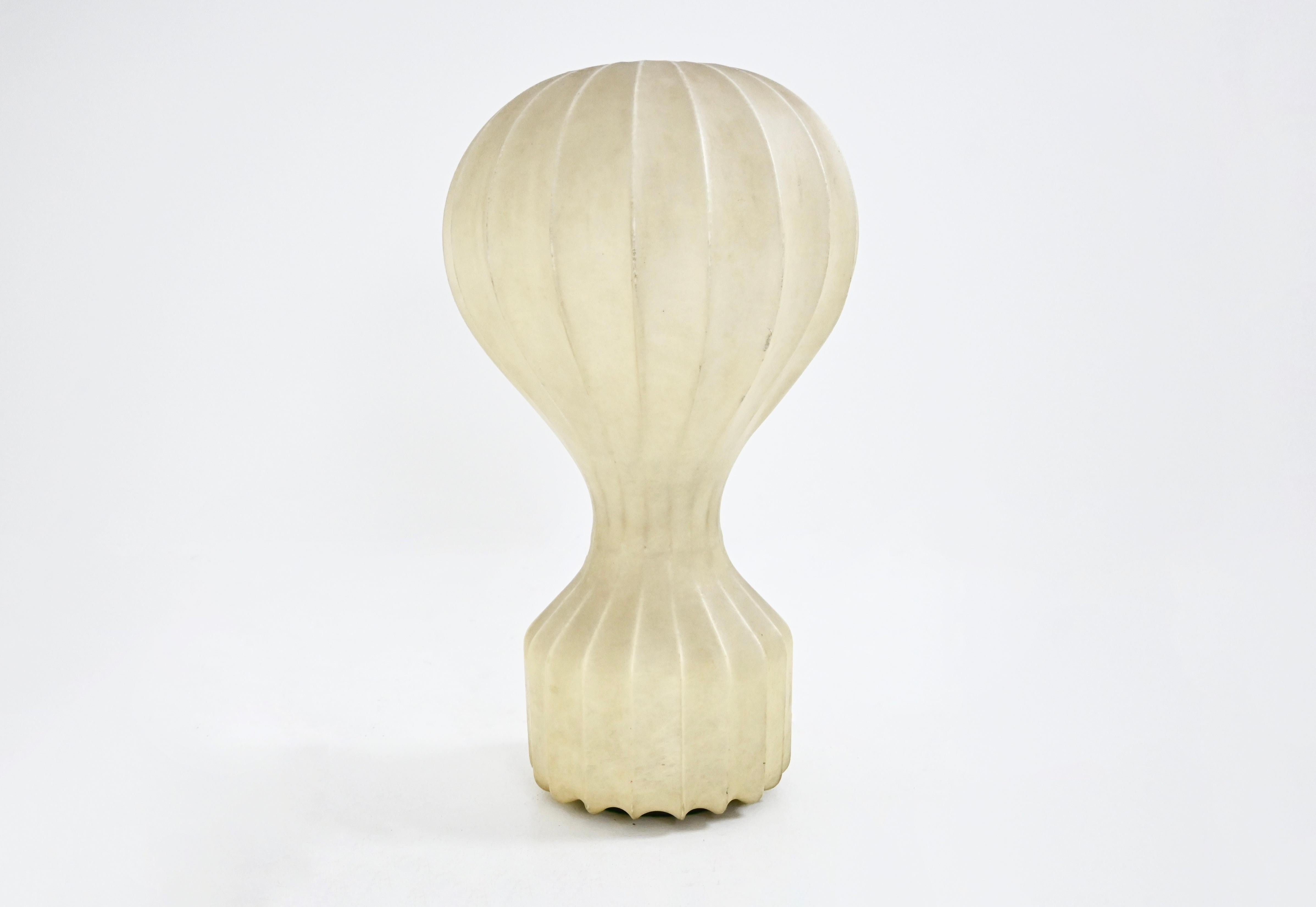 Table lamp designed by Achille and Pier Giacomo Castiglioni . Large Model Gatto. Stamped Flos inside. Wear due to time and age of the lamp.
FOR SHIPPING, REQUEST US FOR RECEIVE THE BEST PRICE

