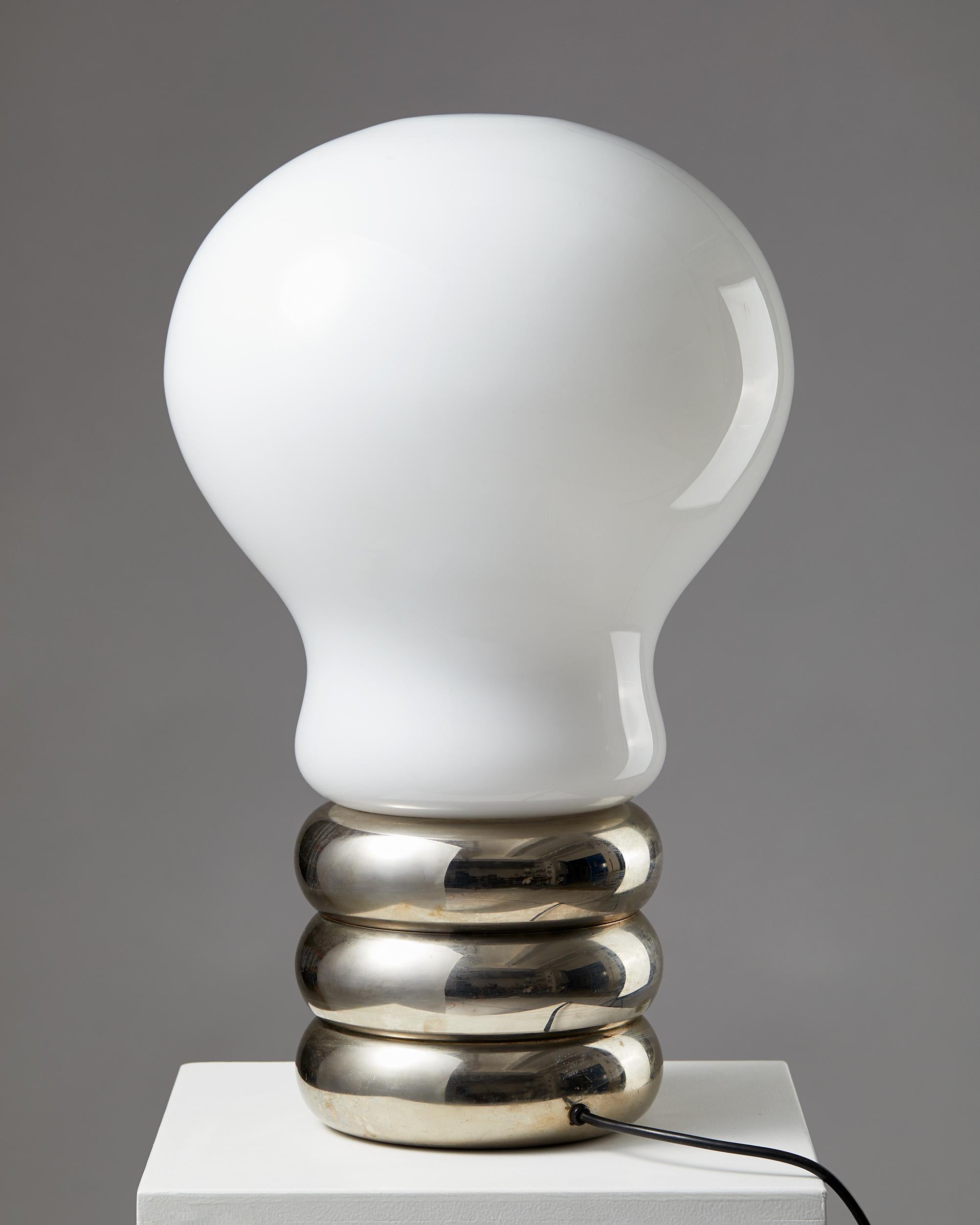 giant light bulb table lamp