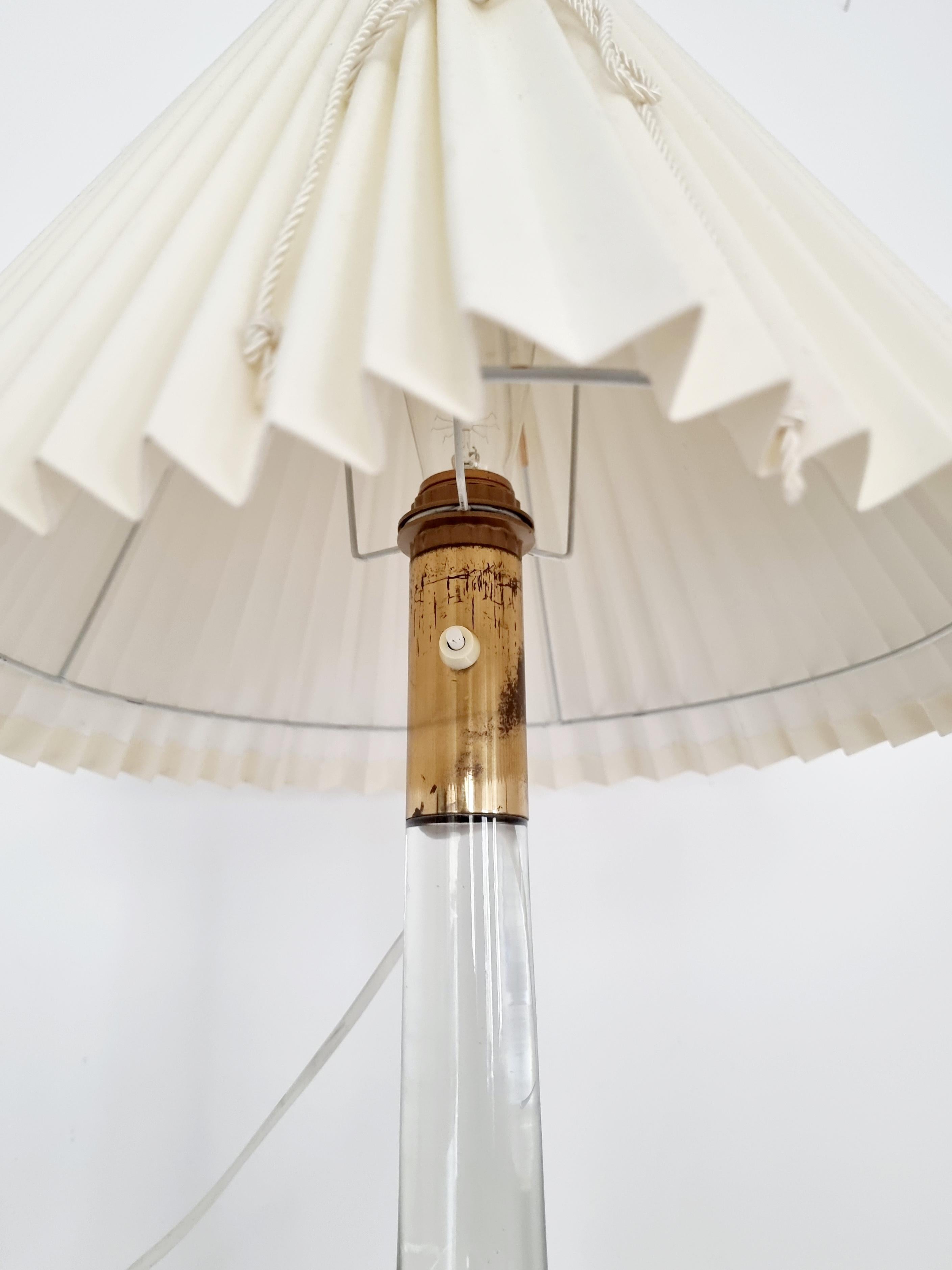 Scandinavian Modern Table Lamp, Glass and Brass, Mid-Century Modern / Scandinavian, Orno Oy Finland  For Sale