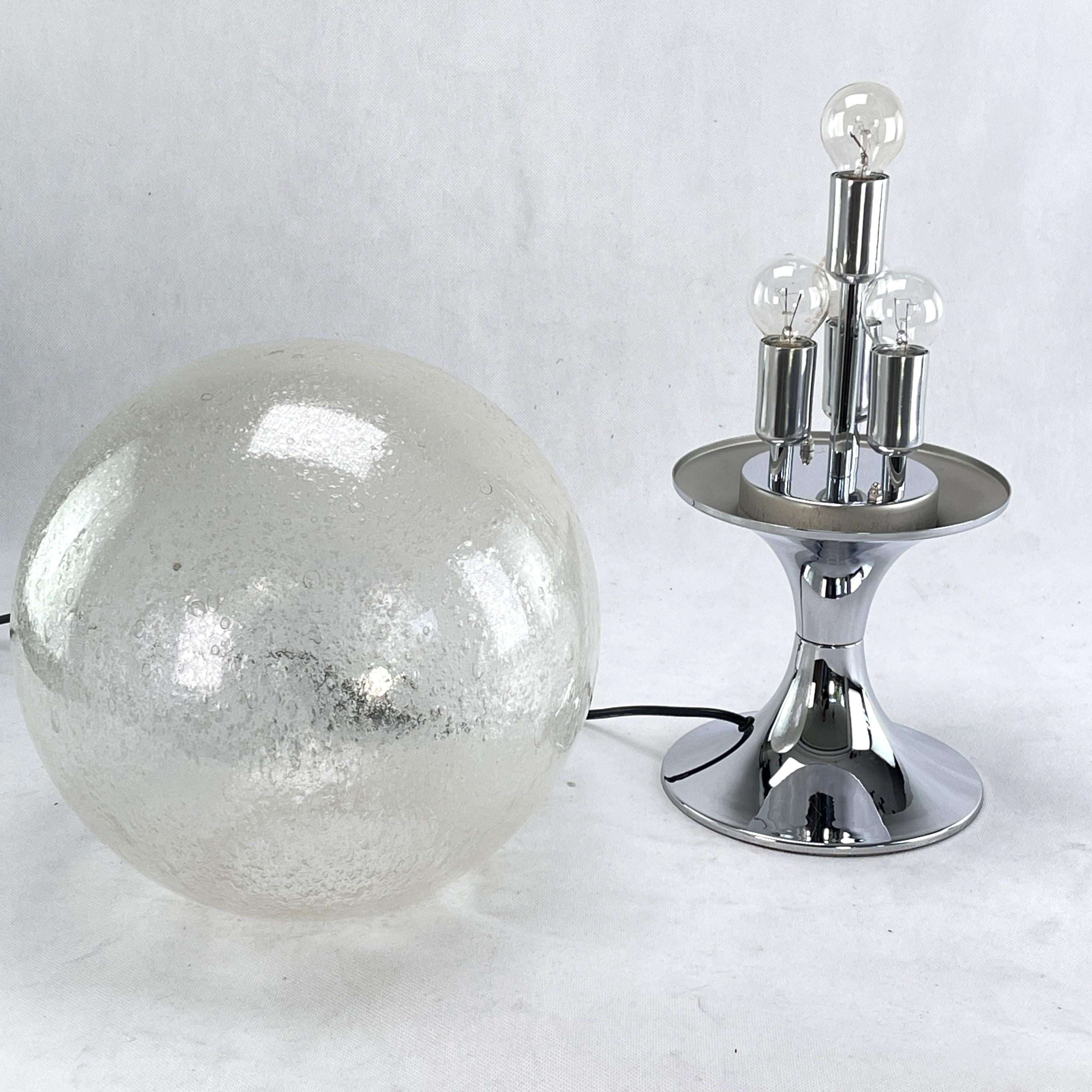 Mid-Century Modern Lampe de table boule de verre Doria, 1960s en vente