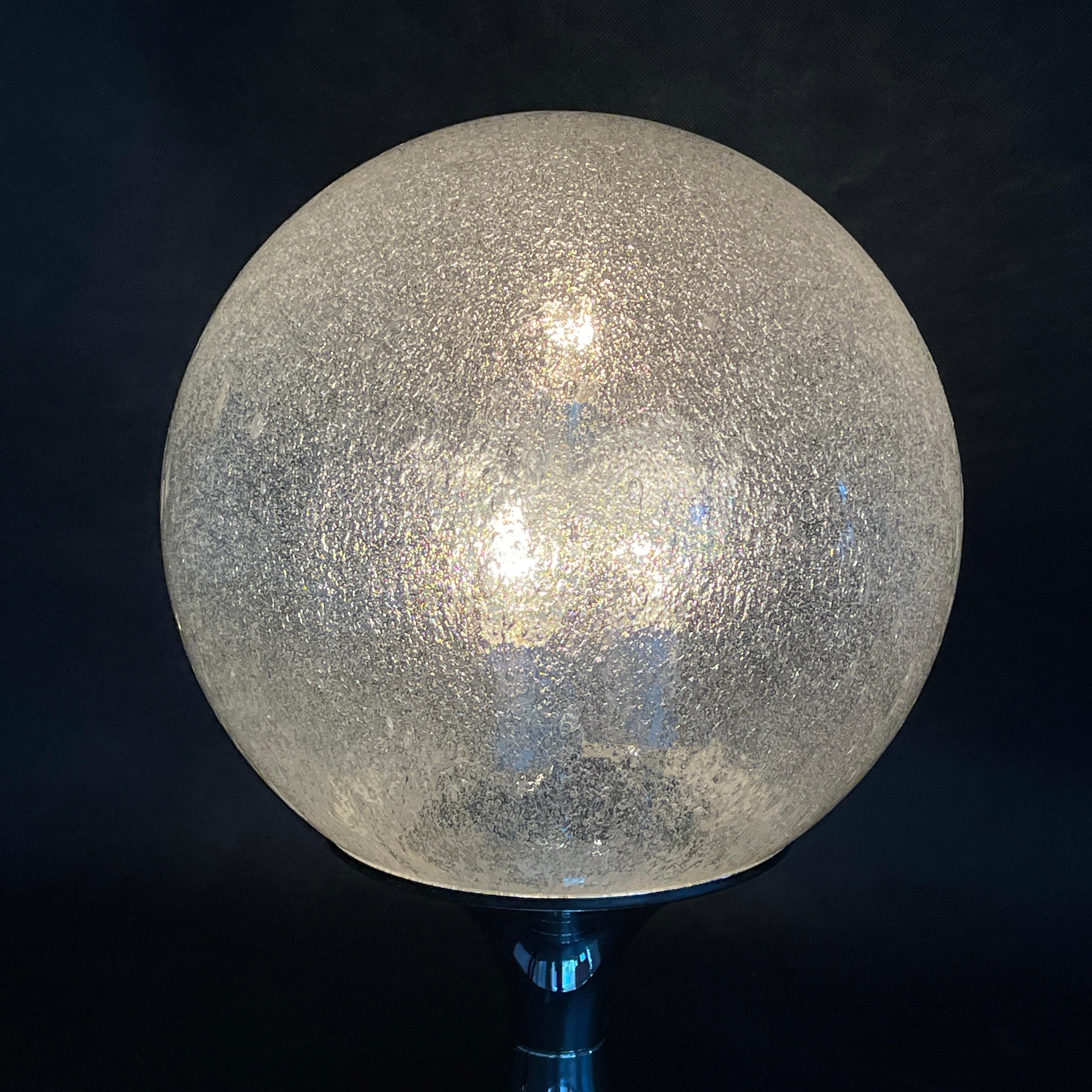 Lampe de table boule de verre Doria, 1960s en vente 1