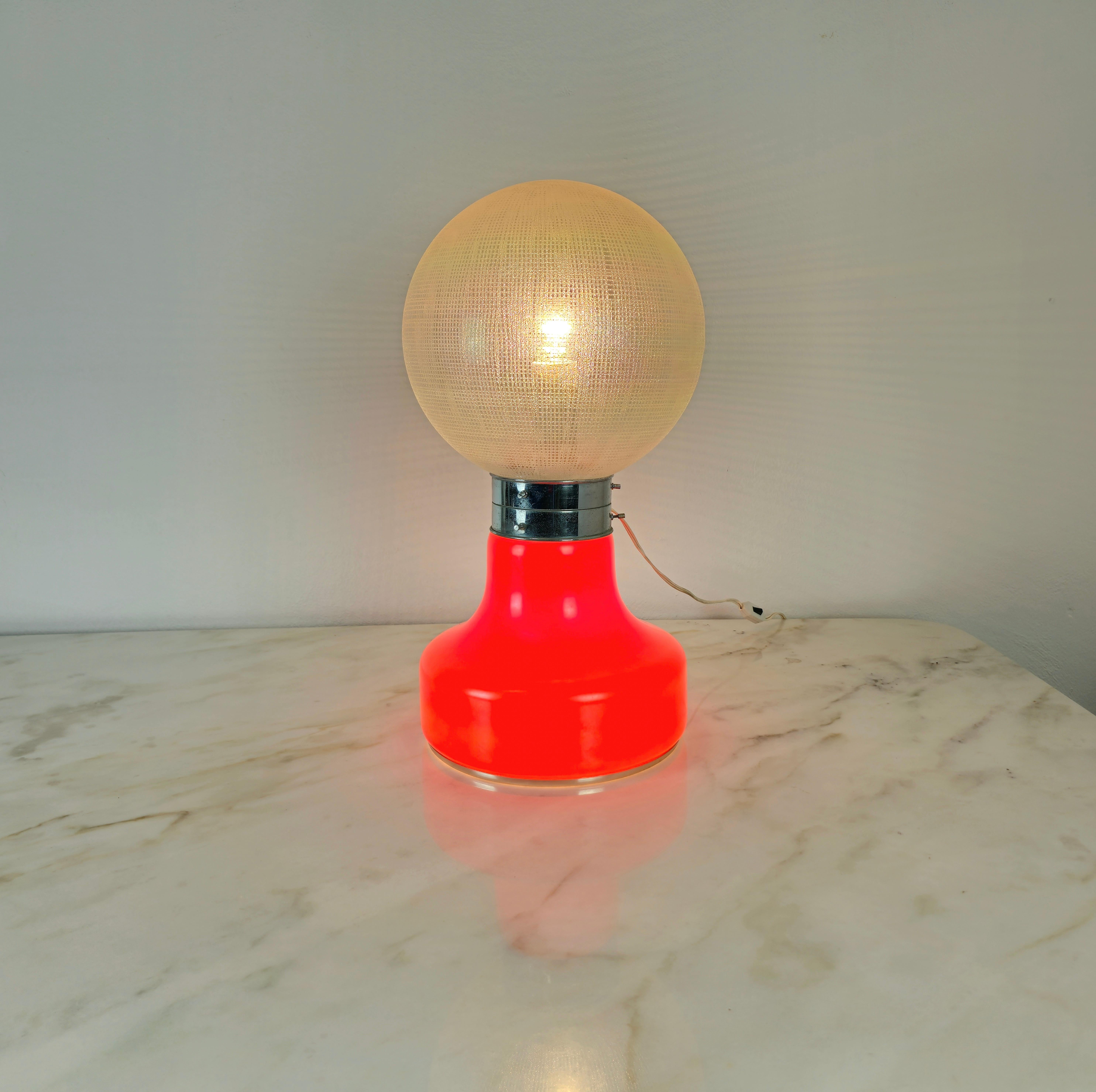 Lampe de table Sphère en verre Aluminium chromé Design italien du milieu du siècle dernier, années 1960 en vente 3