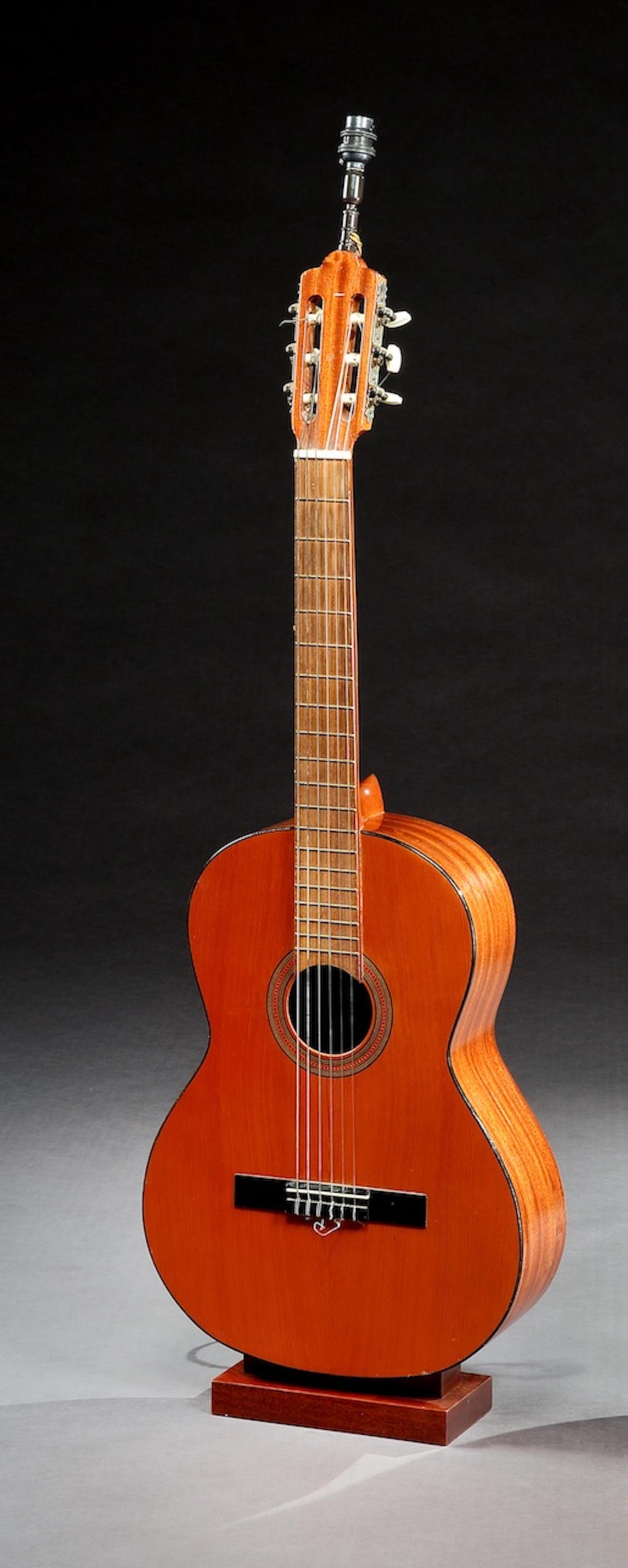 This full-size, classical, acoustic guitar is in a natural, multi-wooden finish and has a vibrant, exciting tone.
 
 Mahogany back and sides, rosewood fingerboard, solid spruce top. Linden laminate body, back, sides and neck. The body with classic