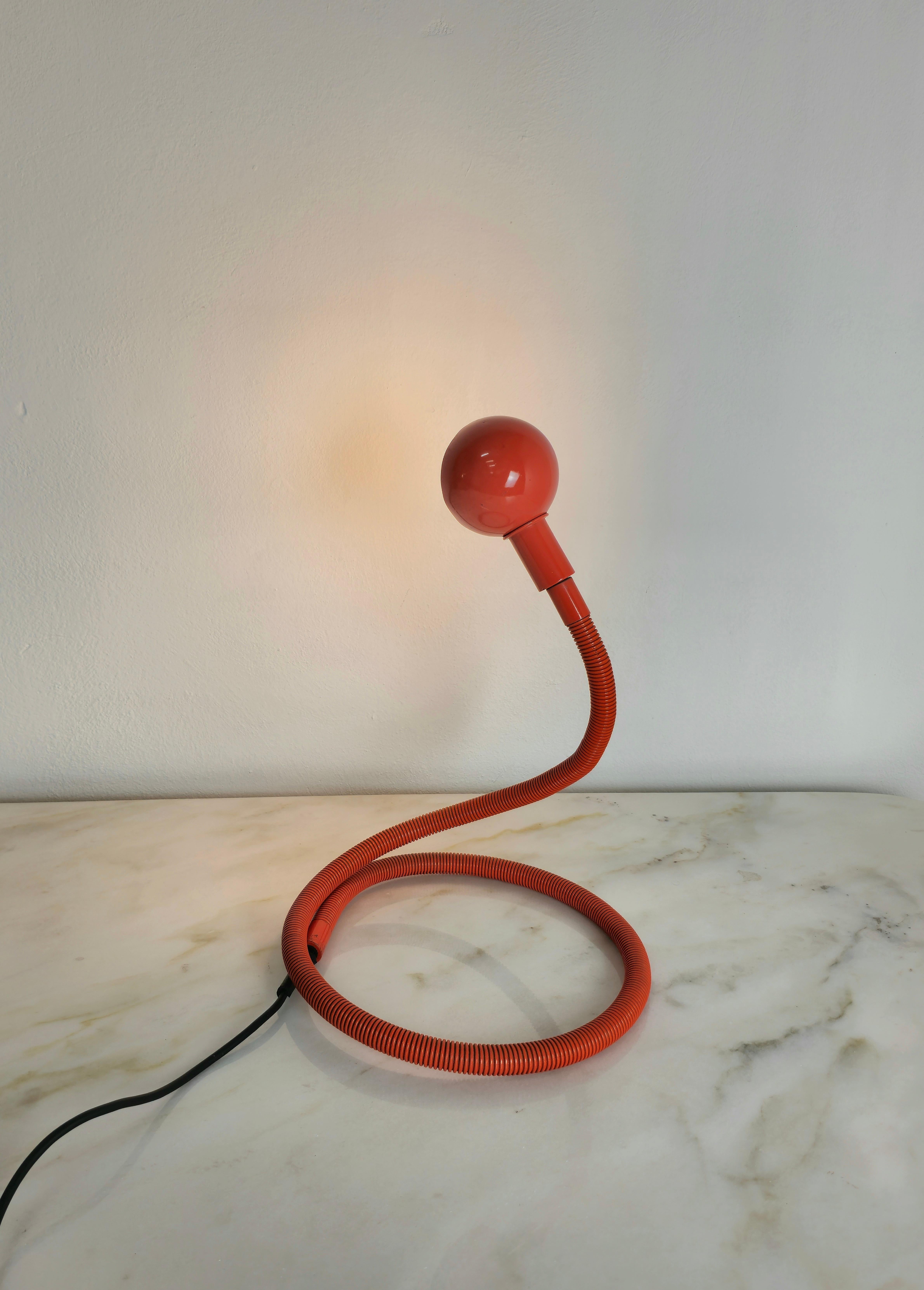Table Lamp Hebi Isao Hosoe for Valenti Luce Metal Aluminum Red Midcentury 1970s In Good Condition For Sale In Palermo, IT