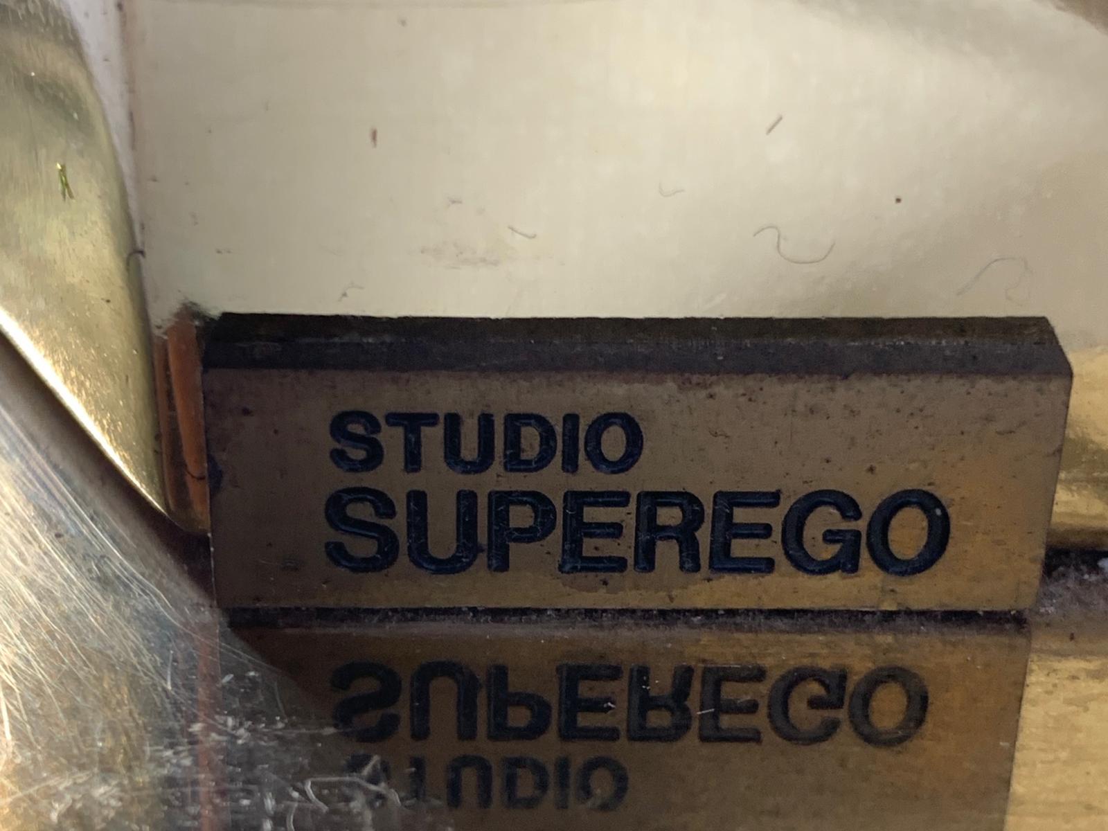 Tischlampe Hespirito, Modell  Studio Superego, Italien im Zustand „Hervorragend“ im Angebot in Milan, Italy