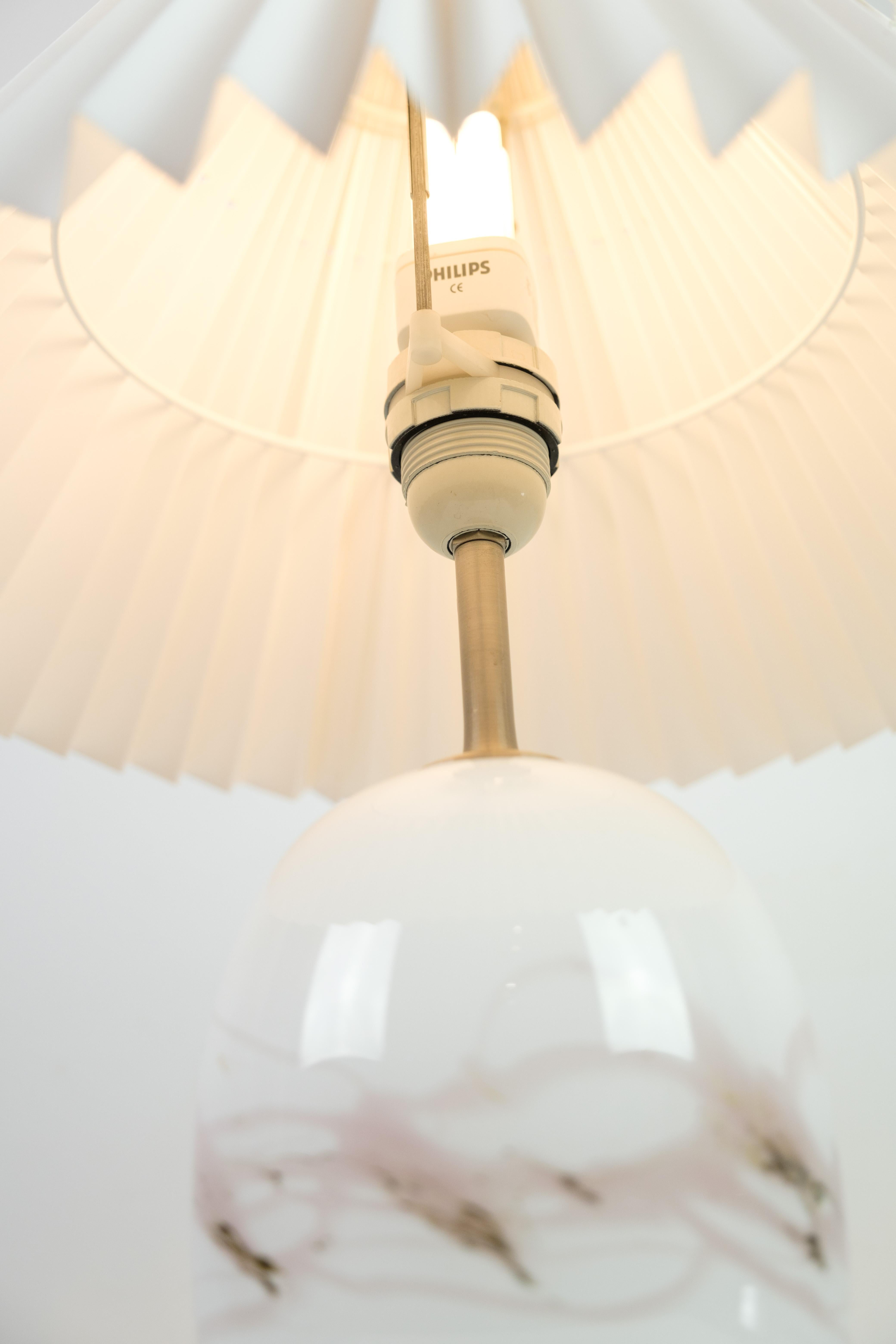 Lampe de bureau Holmegaard, modèle Sakura, design de Michael Bang Excellent état - En vente à Lejre, DK