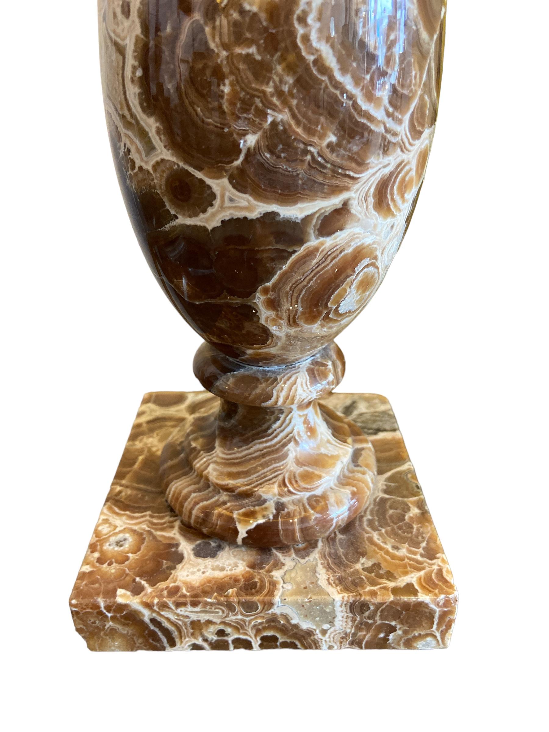 French Table lamp in agate For Sale