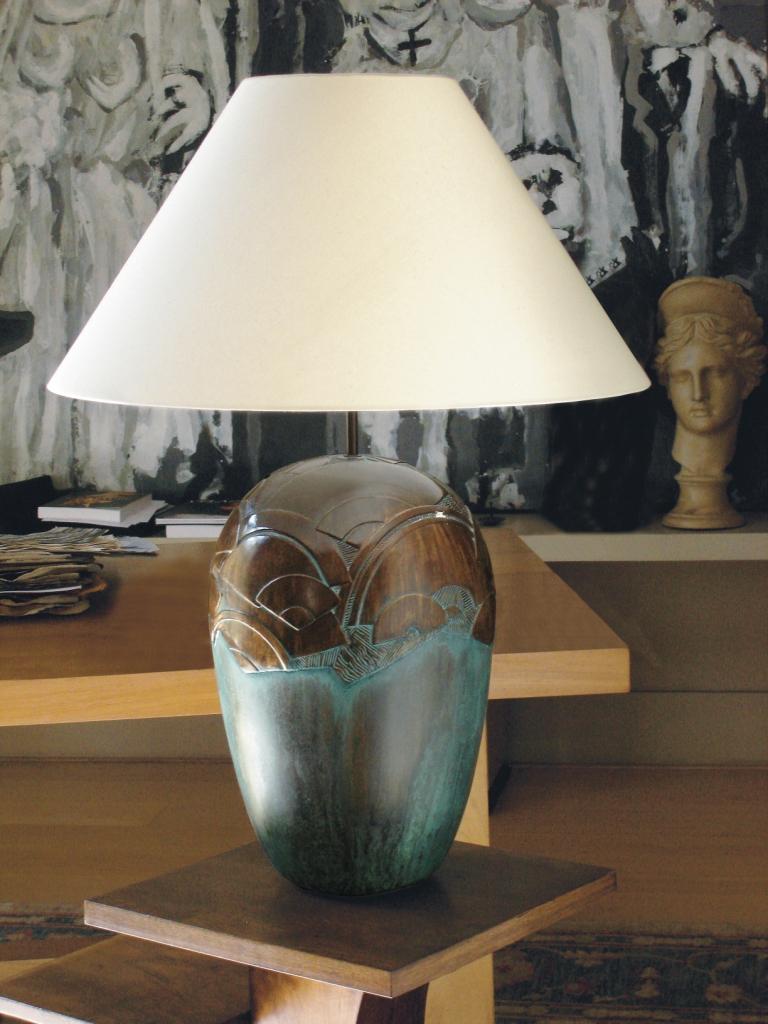 ABANICOS. Table Lamp in Aged Brass, Contemporary Art Deco Design Handmade. Shade For Sale 4
